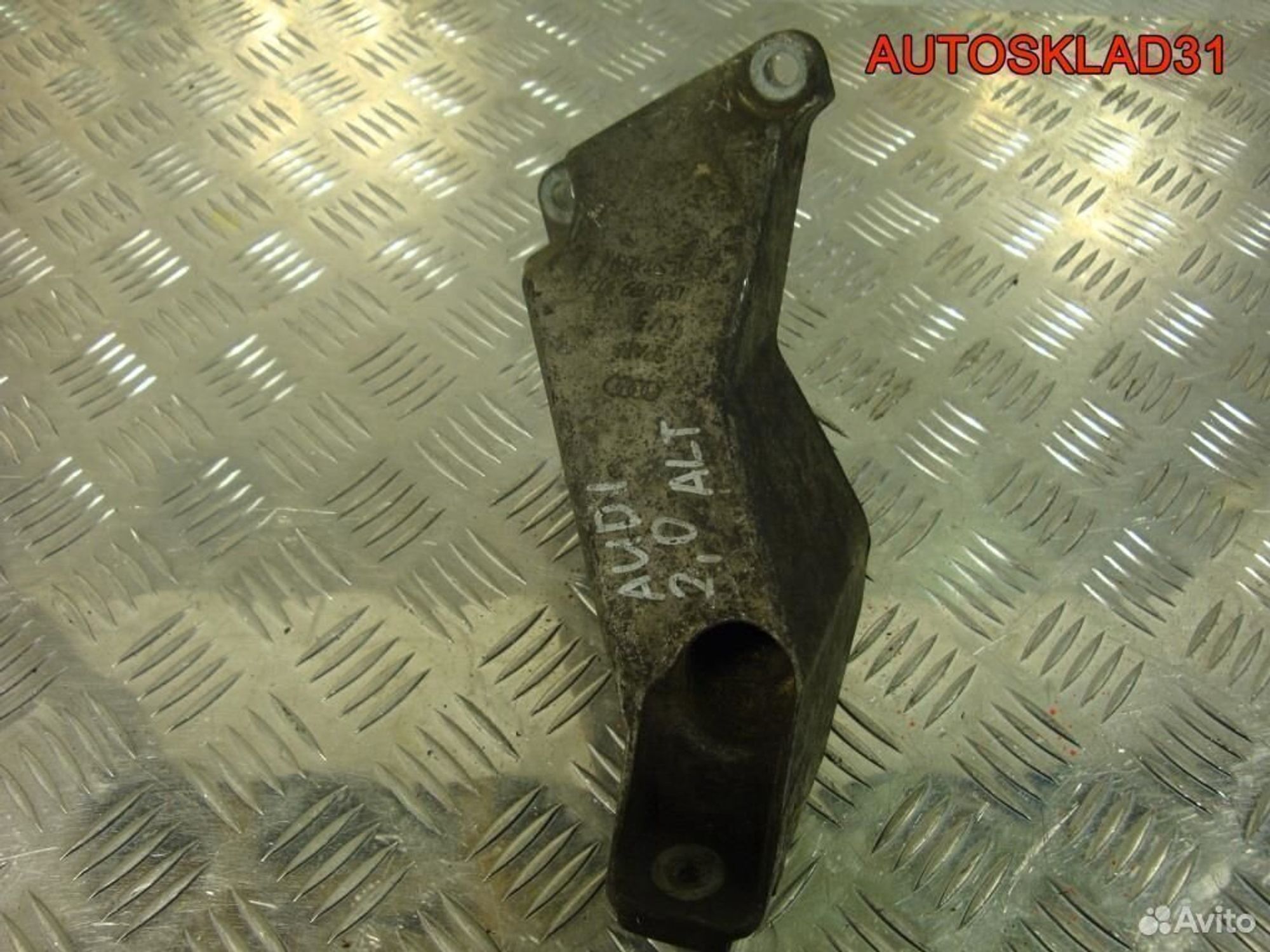 Кронштейн двигателя левый Audi A4 B6 8E0199307A, 600 рублей, Дубовое