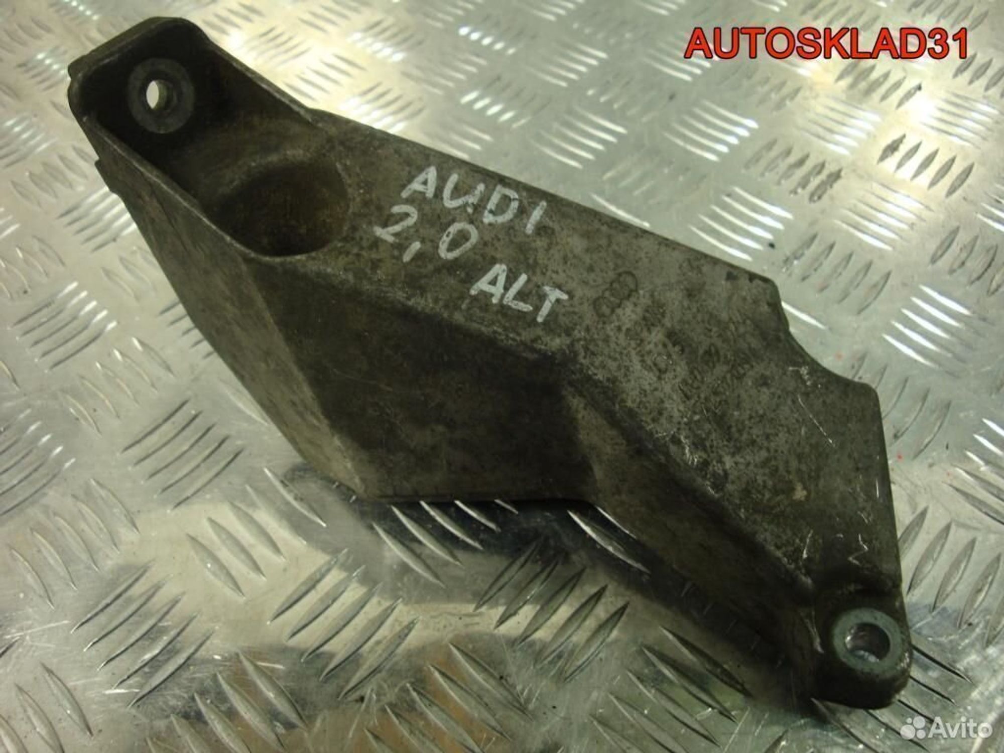 Кронштейн двигателя левый Audi A4 B6 8E0199307A, 600 рублей, Дубовое