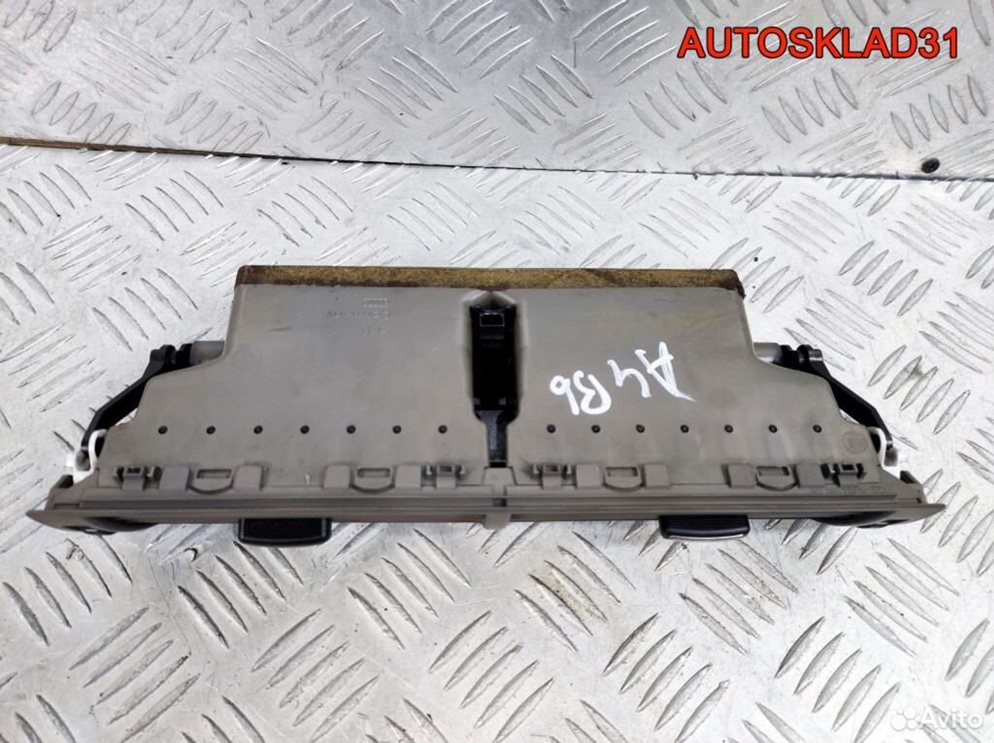 Дефлектор воздушный Audi A4 B6 8E0820951H, 1400 рублей, Дубовое