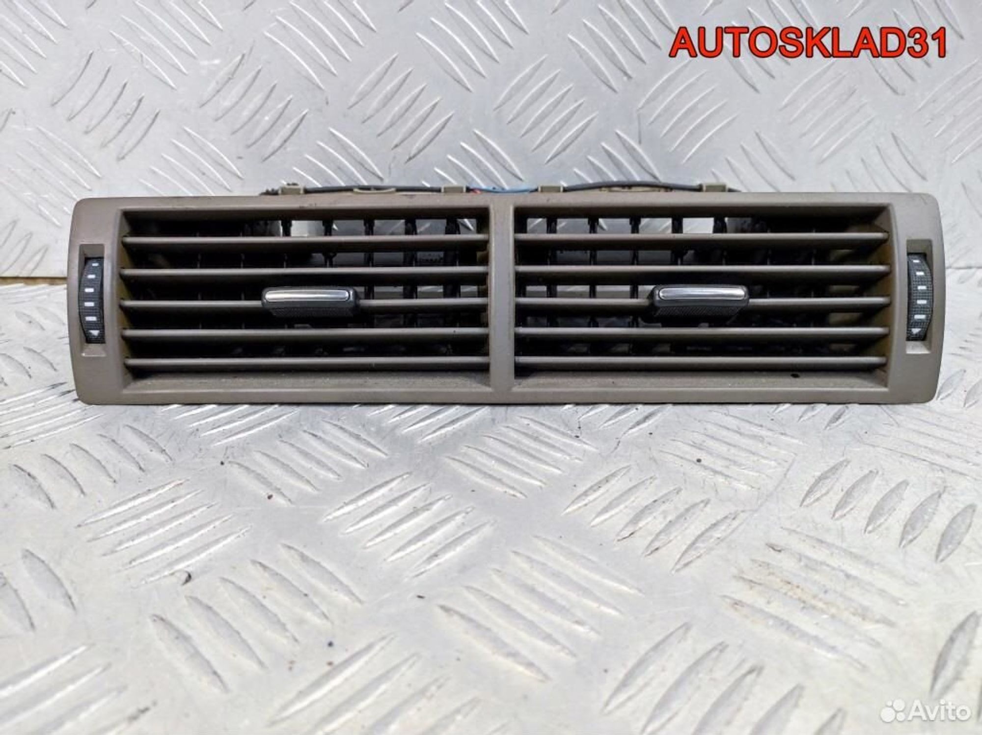 Дефлектор воздушный Audi A4 B6 8E0820951H, 1400 рублей, Дубовое