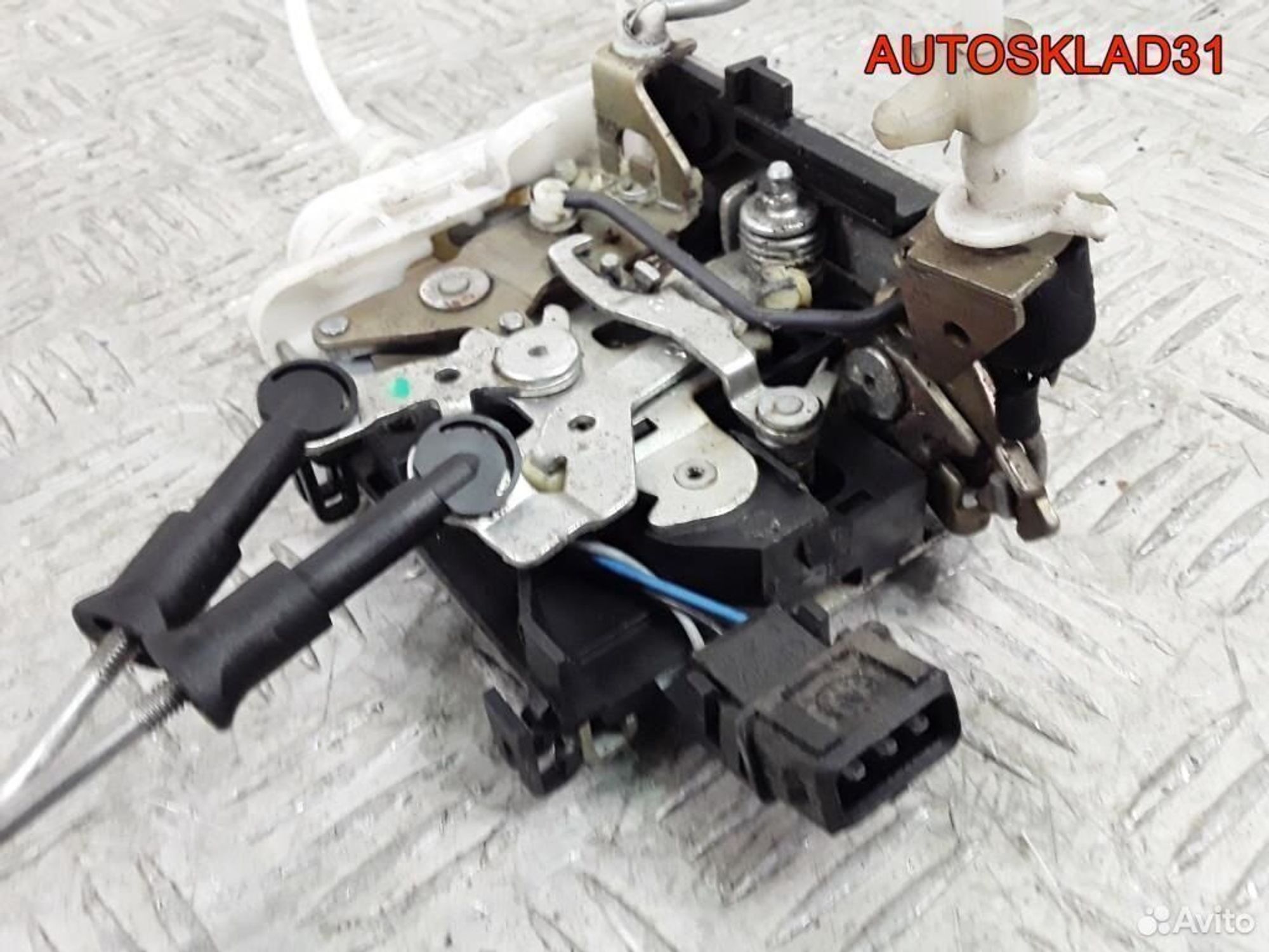 Замок двери передней правой Audi A6 C4 4A1837016D, 2100 рублей, Дубовое