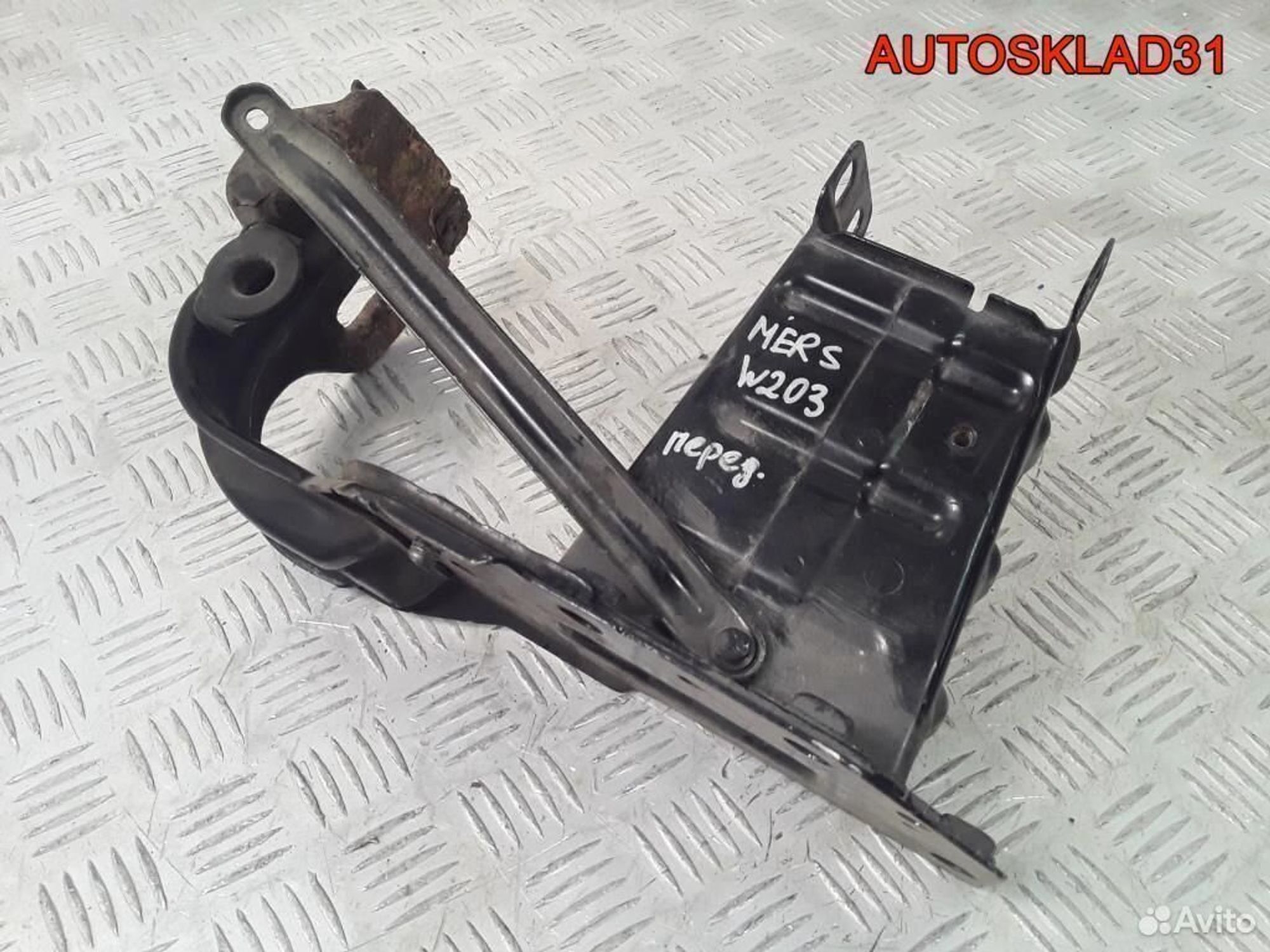 Кронштейн переднего бампера левый Mercedes W203, 1200 рублей, Дубовое