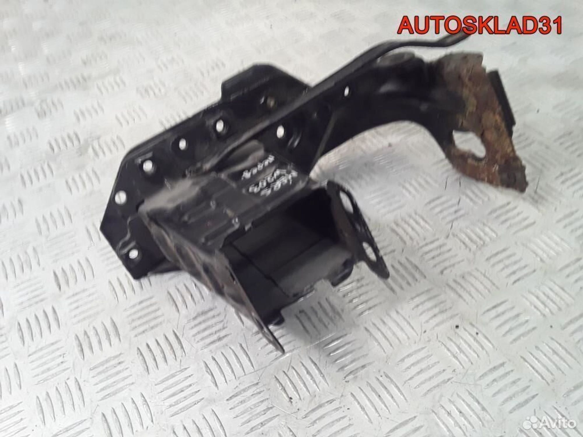 Кронштейн переднего бампера левый Mercedes W203, 1200 рублей, Дубовое