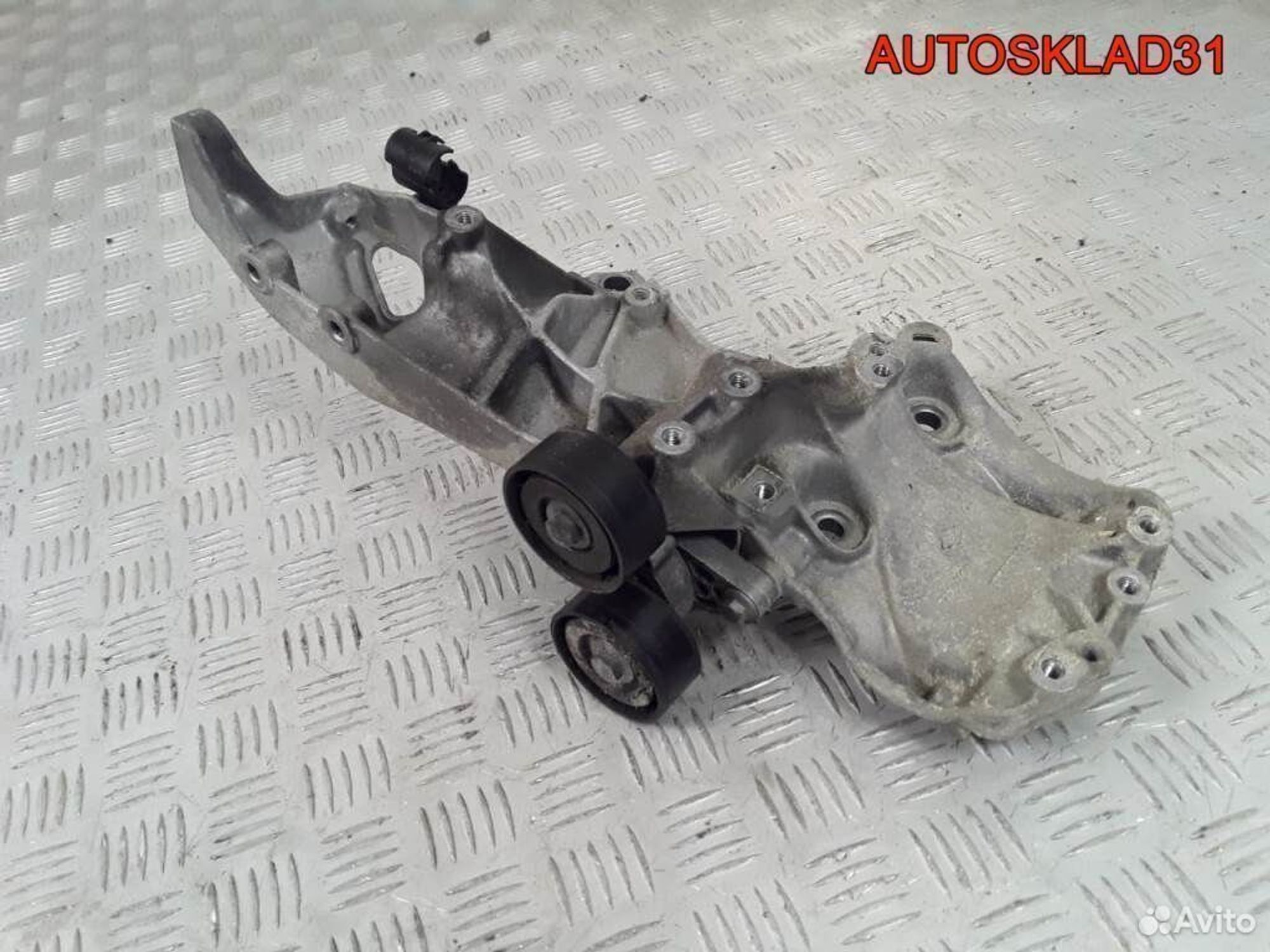 Кронштейн генератора Renault Logan 8200169566, 1100 рублей, Дубовое