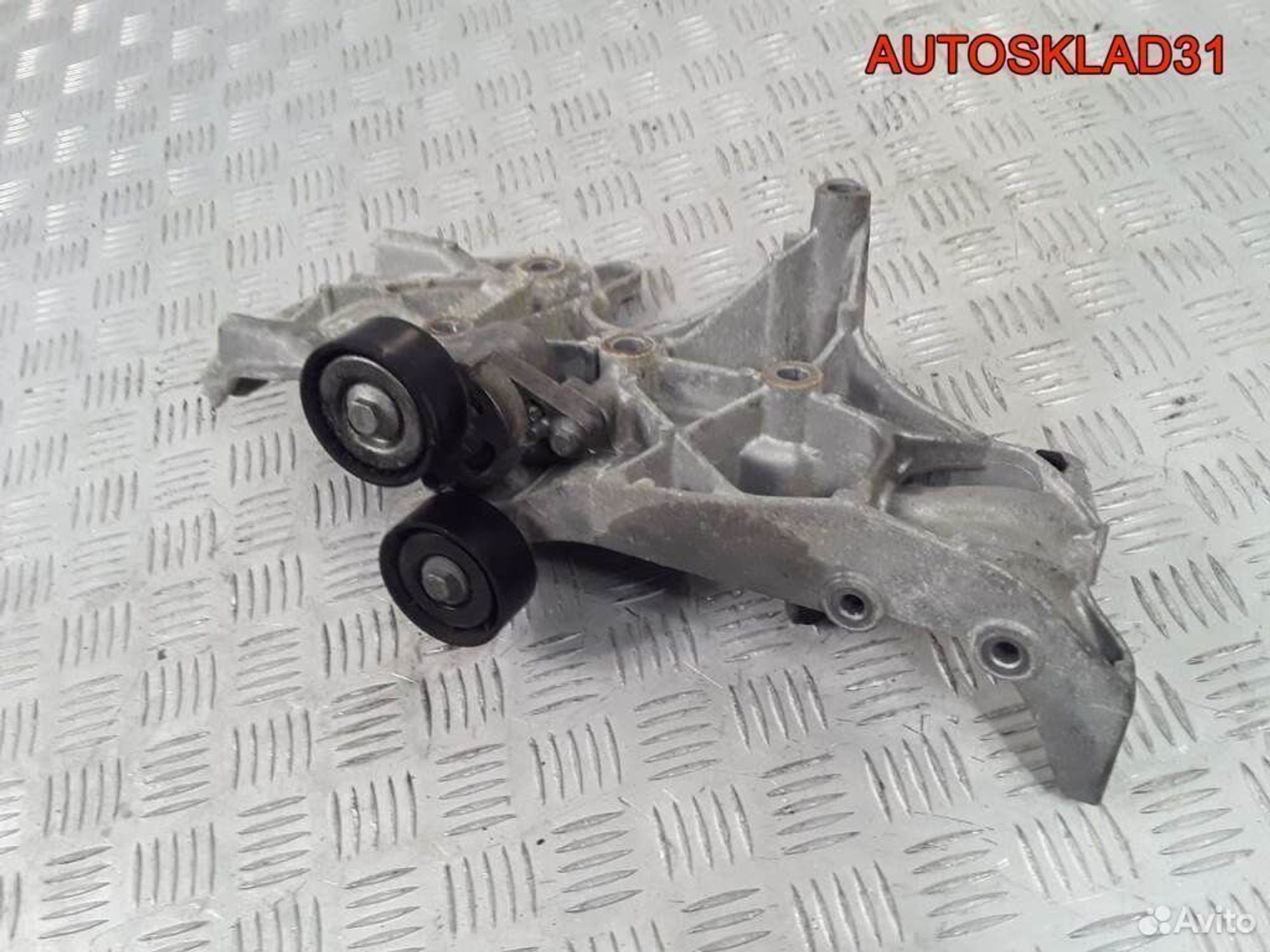 Кронштейн генератора Renault Logan 8200169566, 1100 рублей, Дубовое