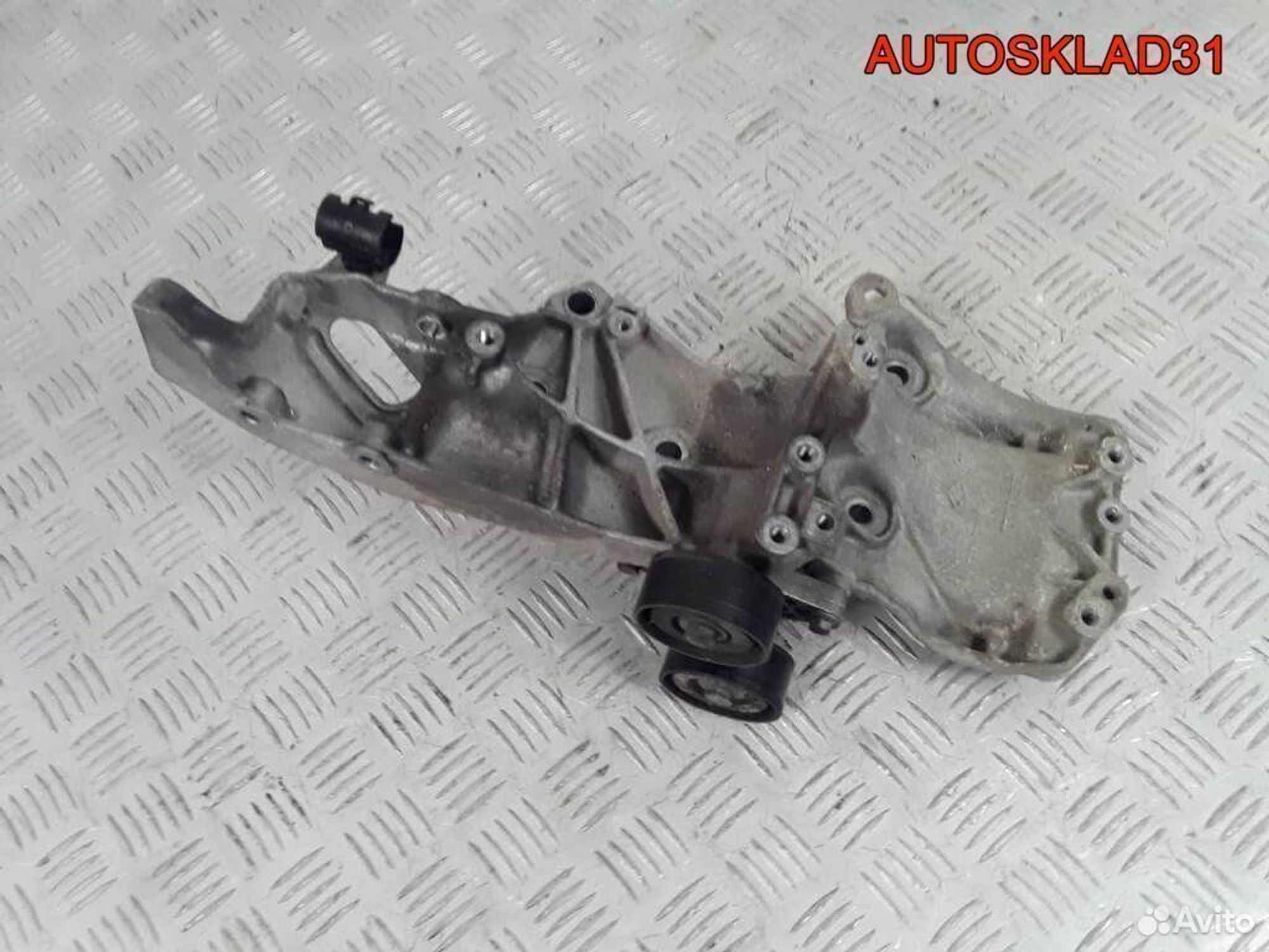 Кронштейн генератора Renault Logan 8200169566, 1100 рублей, Дубовое