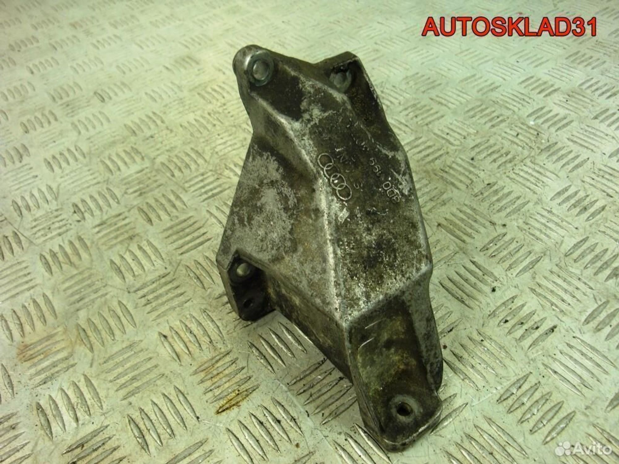 Кронштейн двигателя левый Audi A4 B5 8D0199307L, 1200 рублей, Дубовое