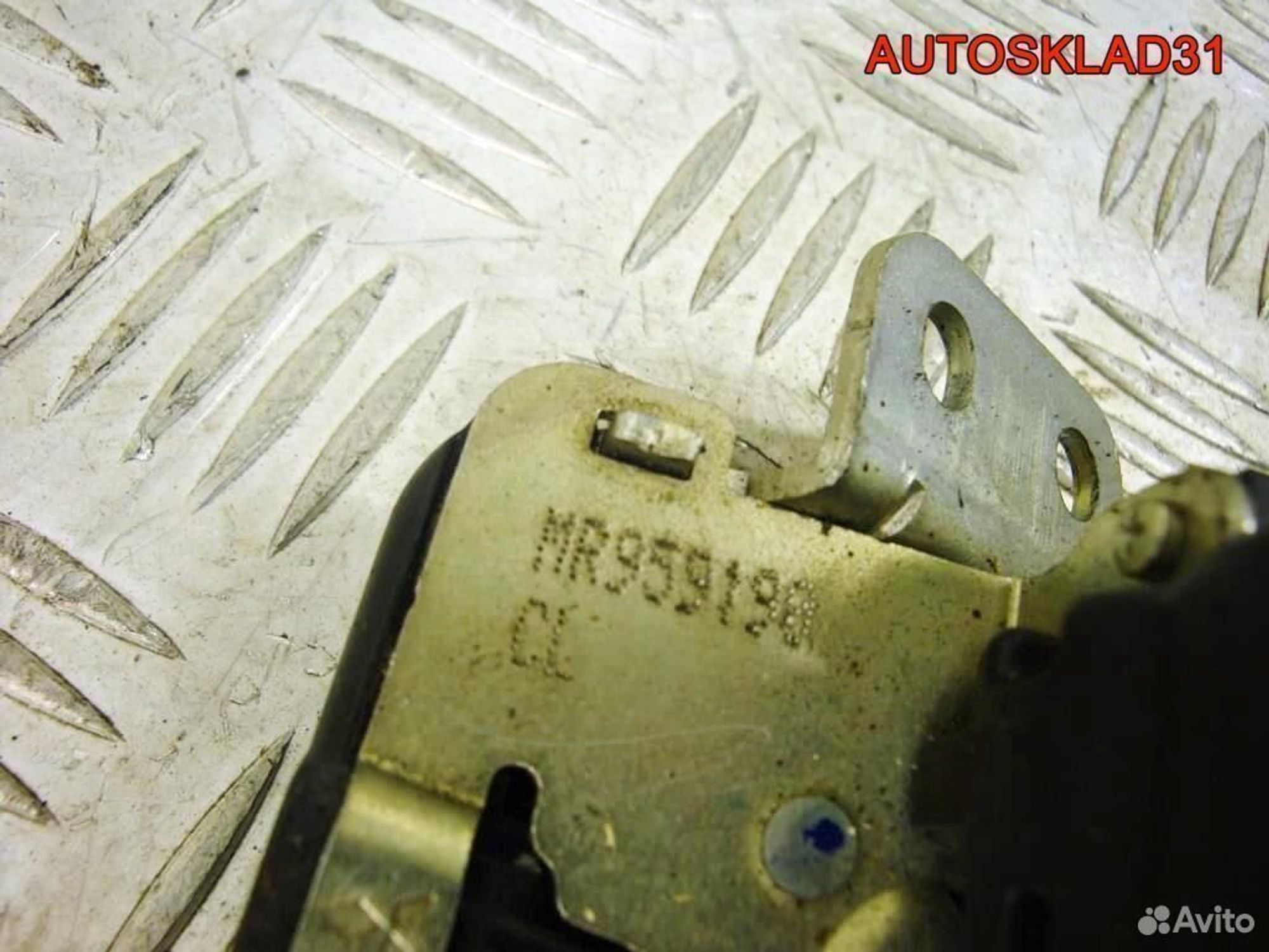 Замок багажника Mitsubishi Colt Z3 MR959190, 1700 рублей, Дубовое