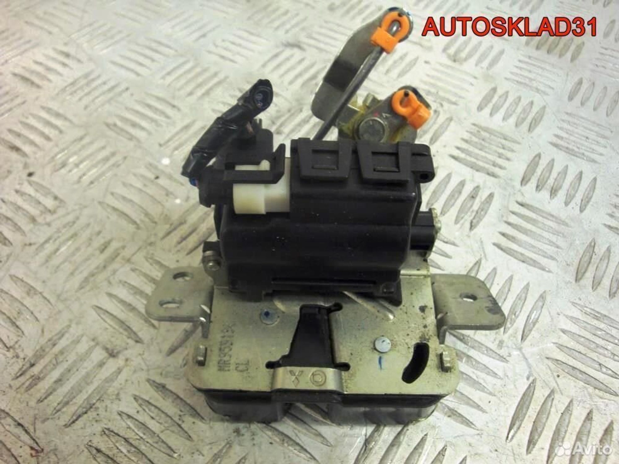Замок багажника Mitsubishi Colt Z3 MR959190, 1700 рублей, Дубовое