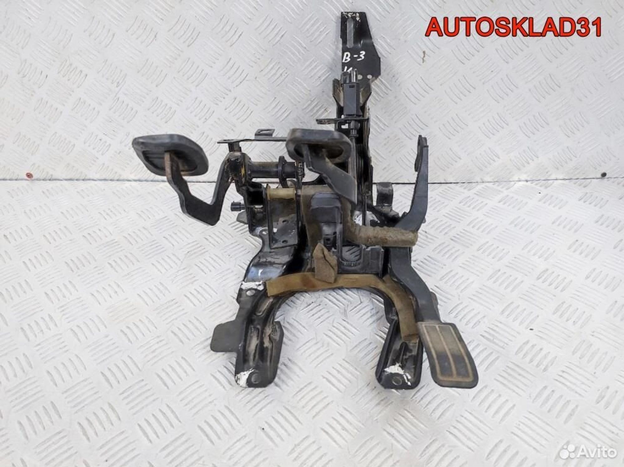 Блок педалей МКПП Volkswagen Passat B3 3A1721315A, 3600 рублей, Дубовое