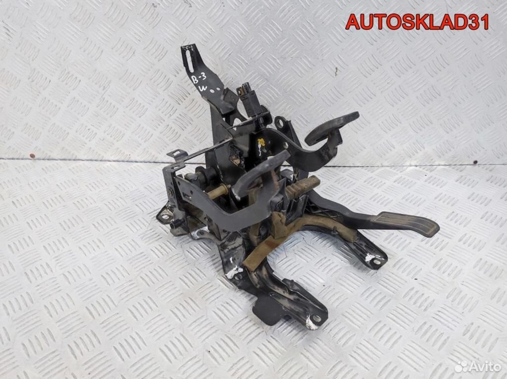 Блок педалей МКПП Volkswagen Passat B3 3A1721315A, 3600 рублей, Дубовое