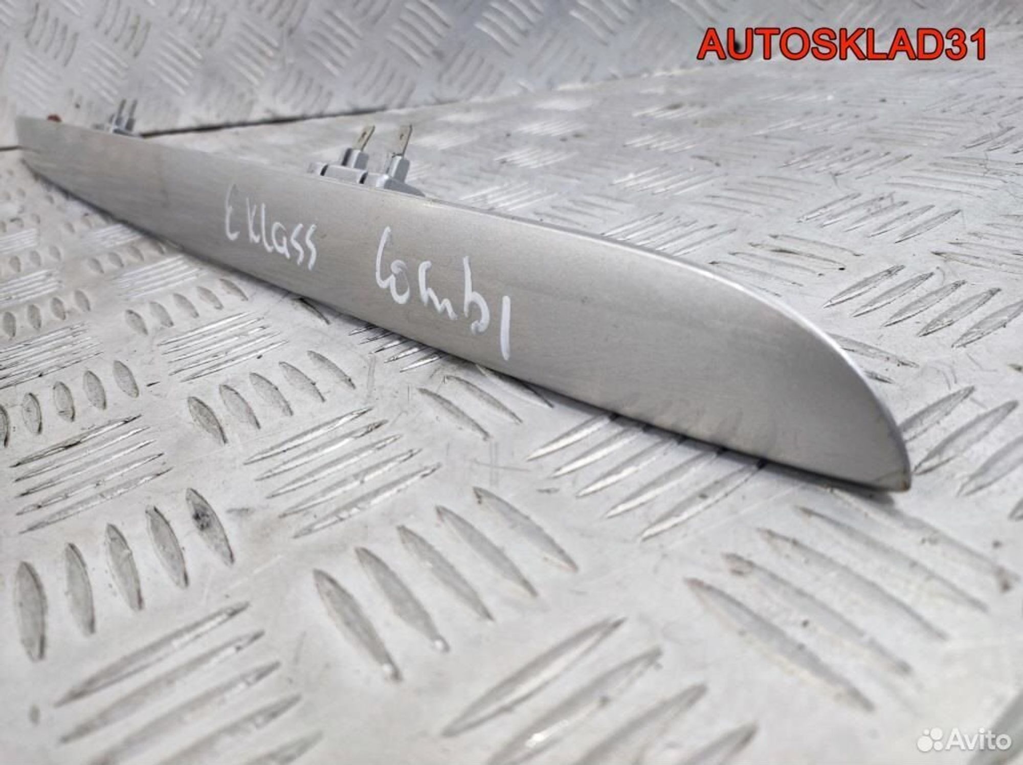 Накладка двери багажника Mercedes W210 A2107400040, 1700 рублей, Дубовое