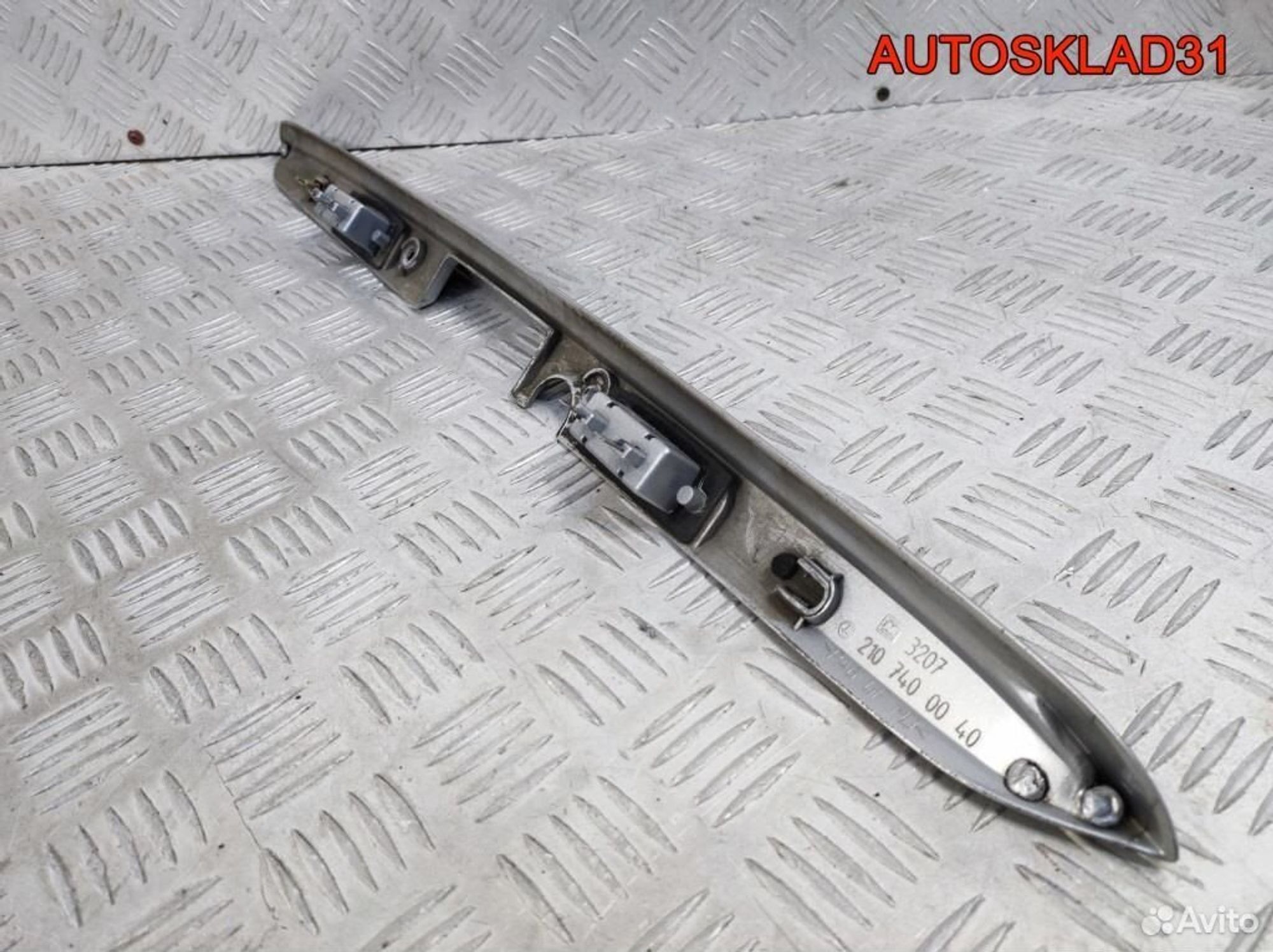 Накладка двери багажника Mercedes W210 A2107400040, 1700 рублей, Дубовое