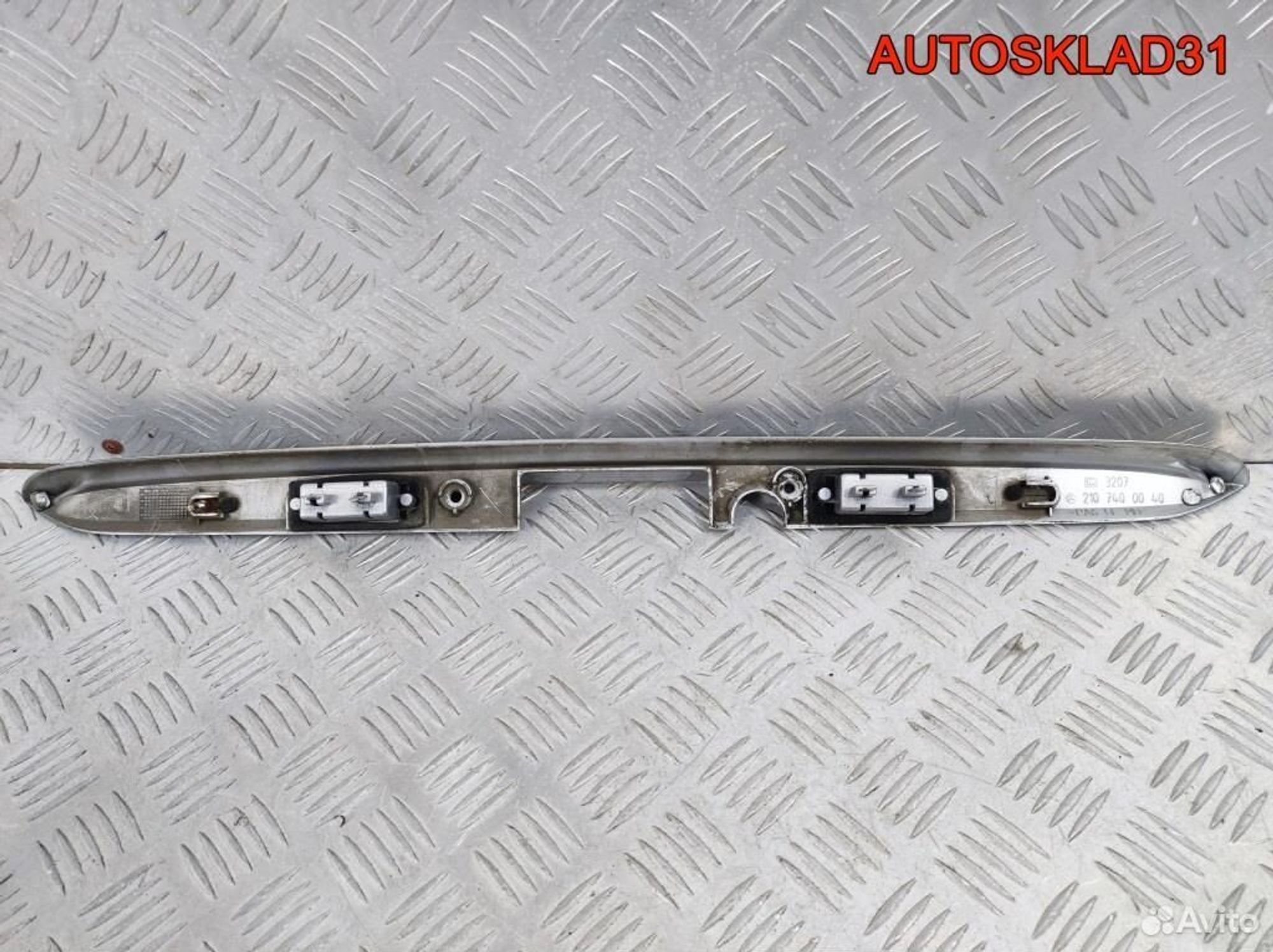 Накладка двери багажника Mercedes W210 A2107400040, 1700 рублей, Дубовое