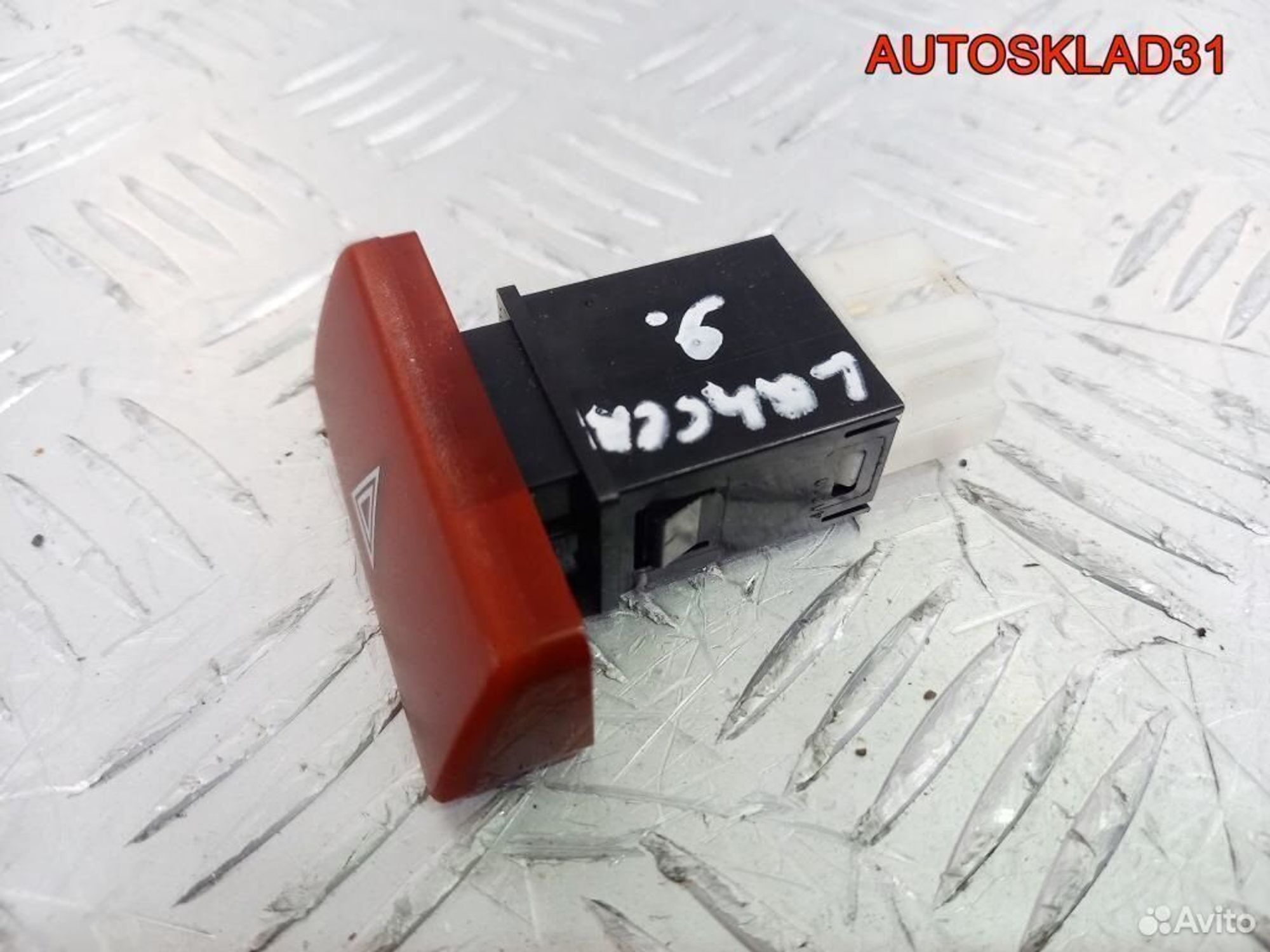 Кнопка аварийной сигнализации Митсубиси Лансер 9, 600 рублей, Дубовое