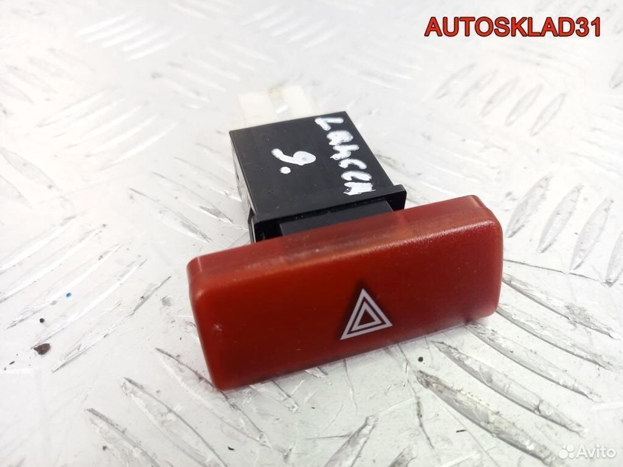 Кнопка аварийной сигнализации Митсубиси Лансер 9, 600 рублей, Дубовое