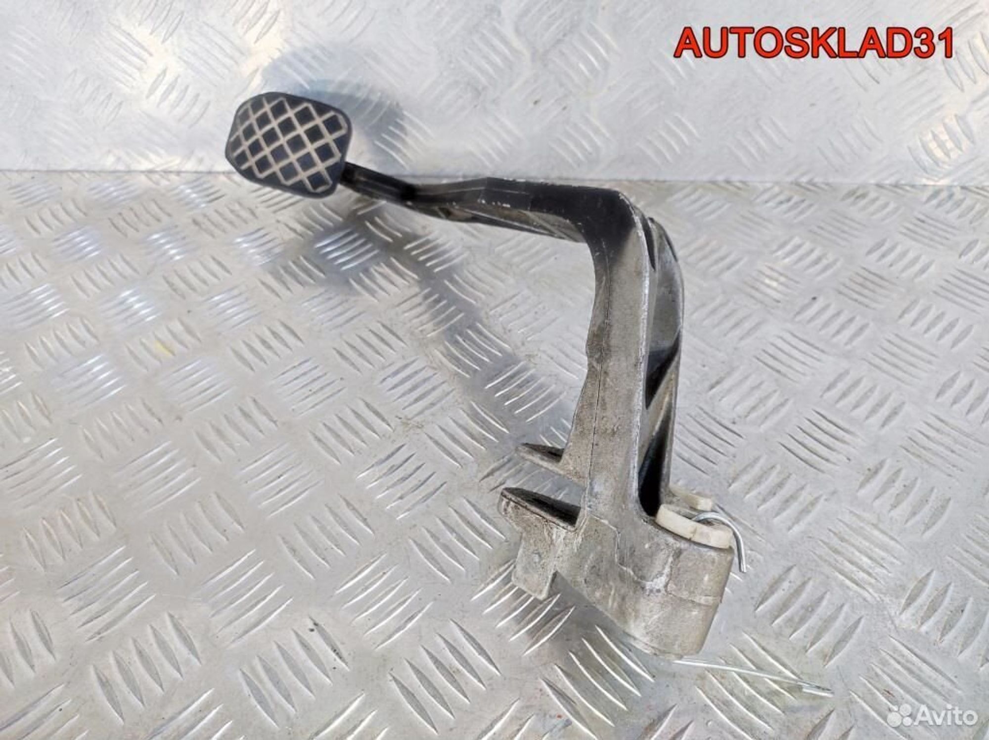 Педаль сцепления Audi A4 B5 8D1721316D, 1700 рублей, Дубовое