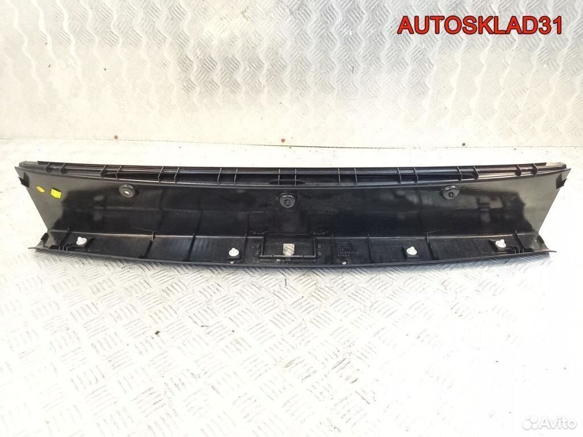 Накладка замка багажника Audi A8 4E 4E0863471B, 900 рублей, Дубовое