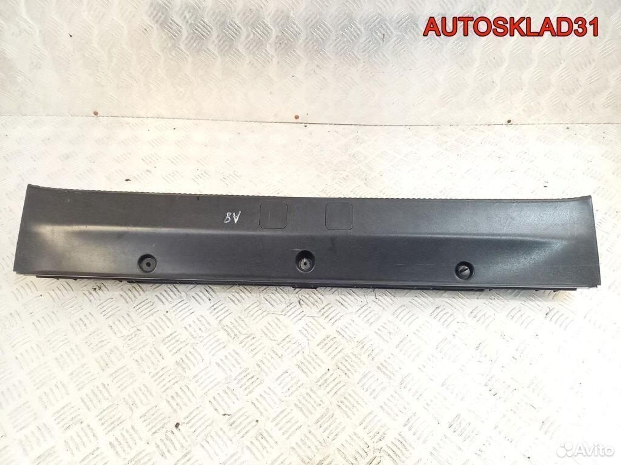 Накладка замка багажника Audi A8 4E 4E0863471B, 900 рублей, Дубовое