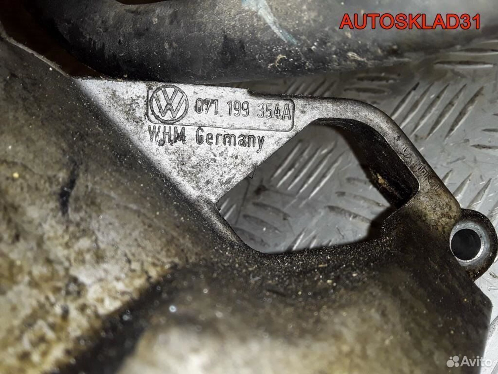 Корпус маслянного фильтра VW Passat B 2,3 AGZ VR 5, 4100 рублей, Дубовое