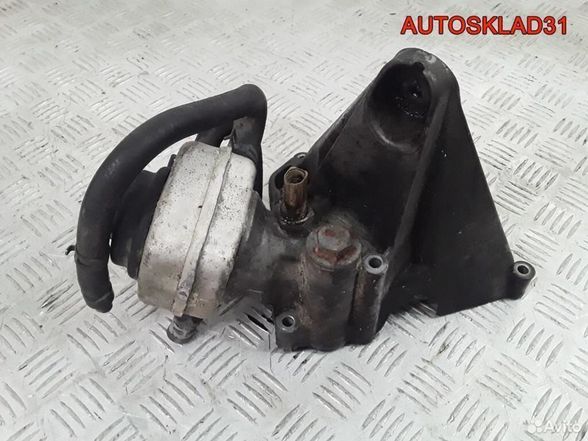 Корпус маслянного фильтра VW Passat B 2,3 AGZ VR 5, 4100 рублей, Дубовое