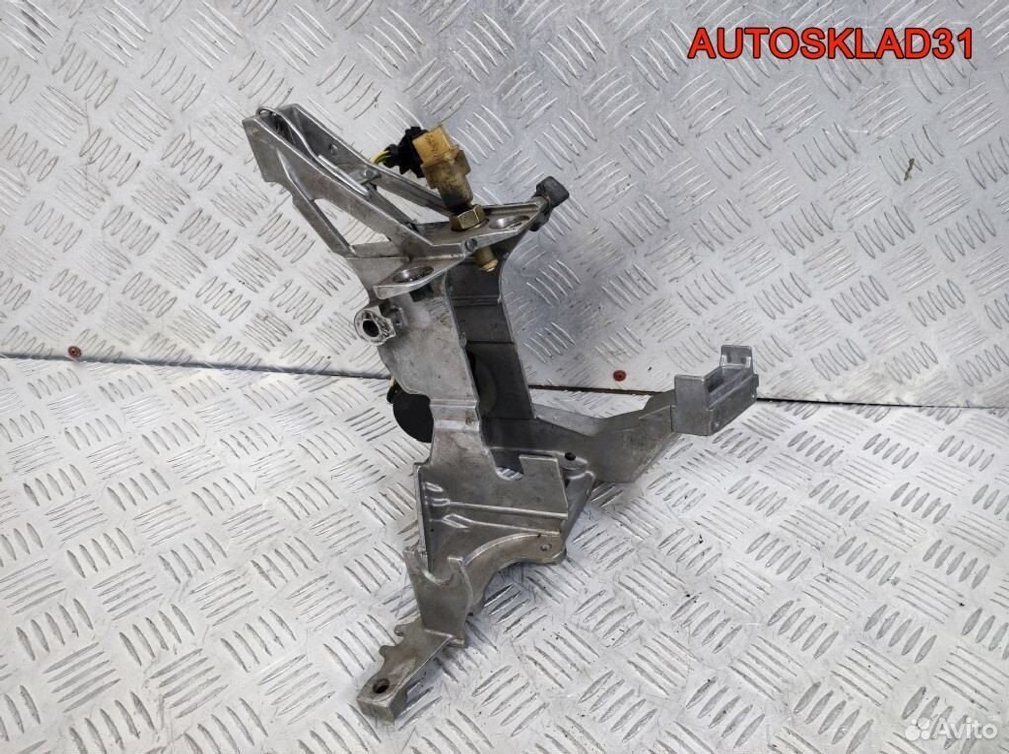 Кронштейн педали Volkswagen Passat B5 8D1721117E, 1100 рублей, Дубовое