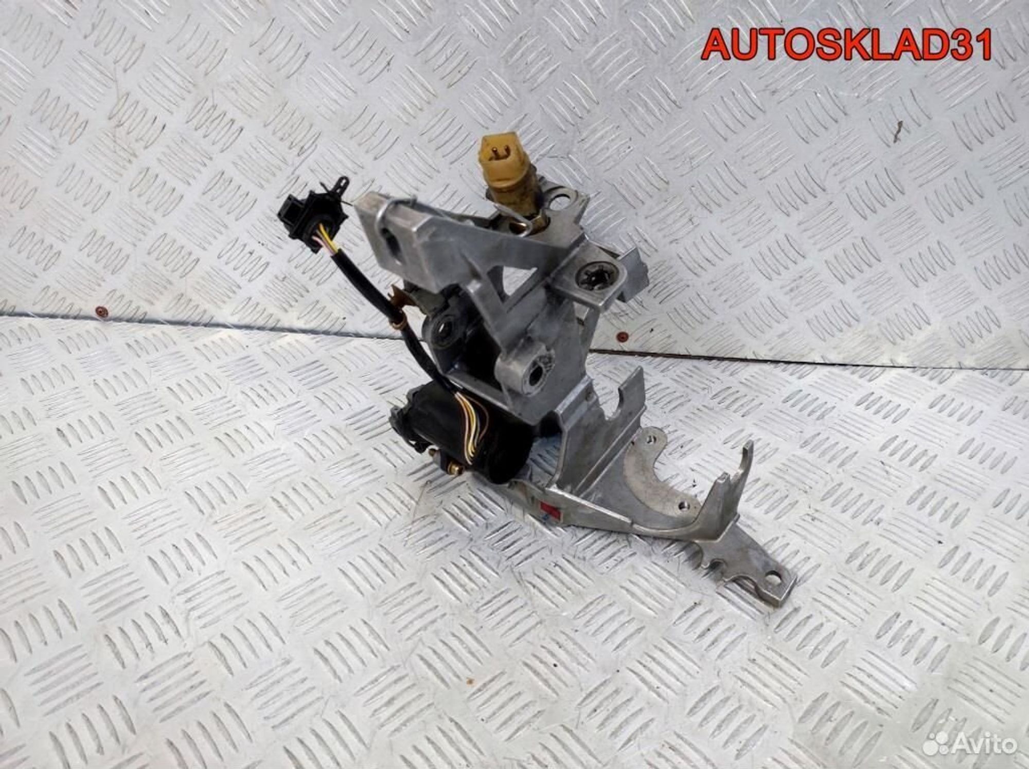 Кронштейн педали Volkswagen Passat B5 8D1721117E, 1100 рублей, Дубовое