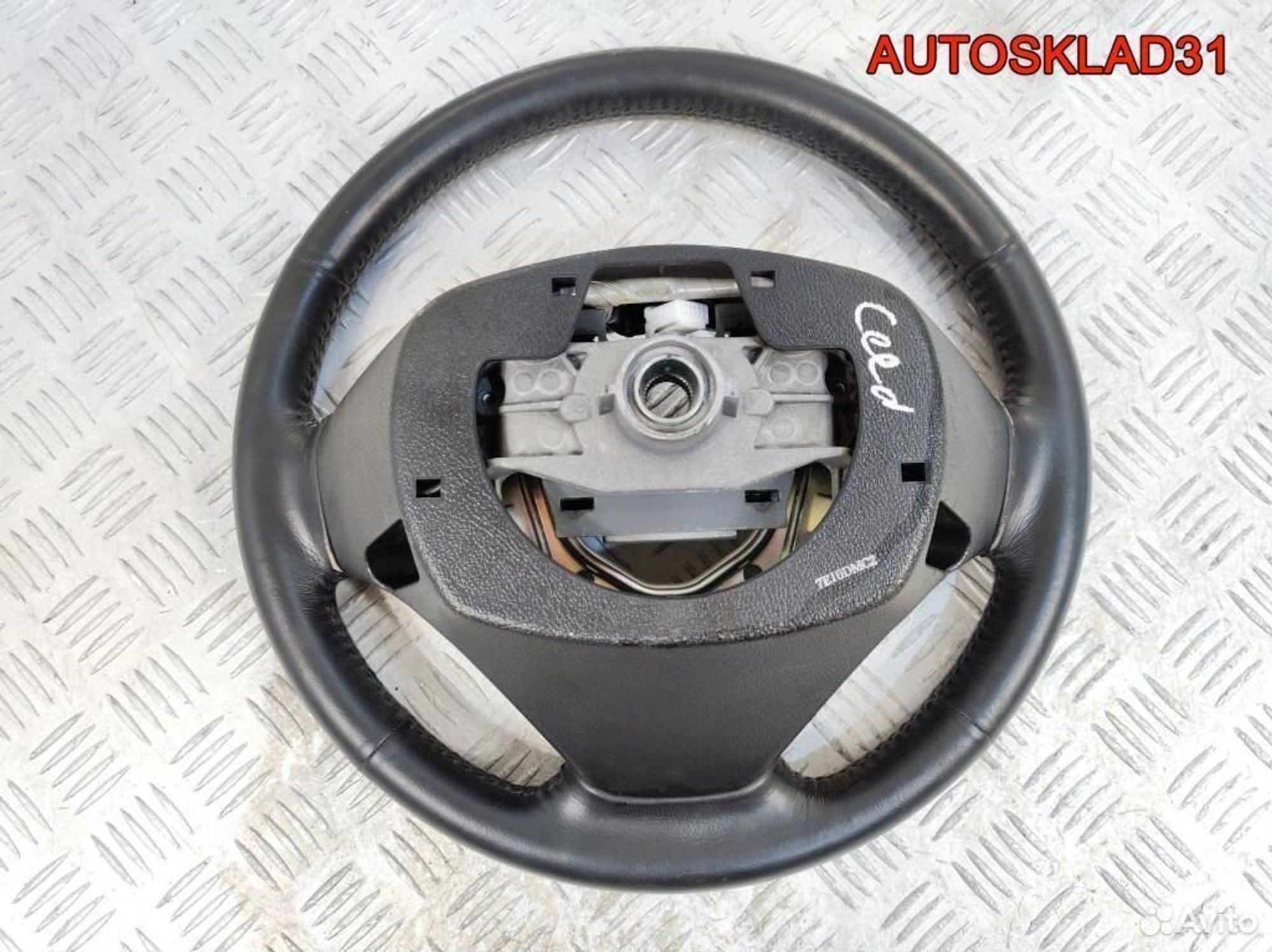 Рулевое колесо мультируль Kia Ceed 561101H170EQ, 2600 рублей, Дубовое