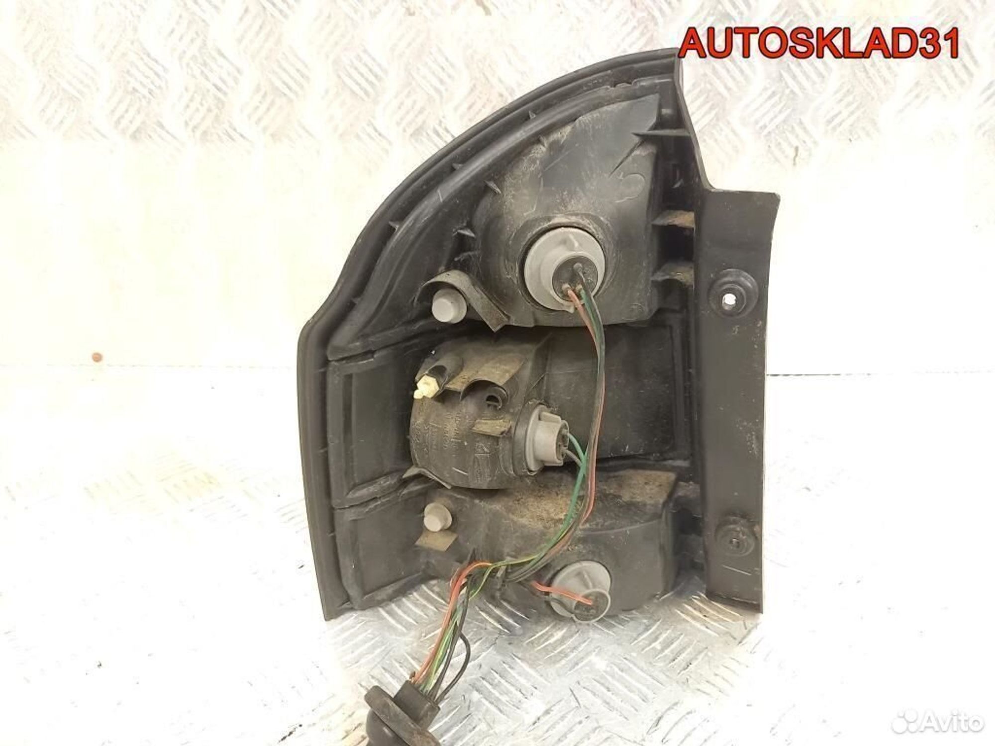 Фонарь задний правый Mazda 323 P BA Хетчбэк, 2500 рублей, Дубовое