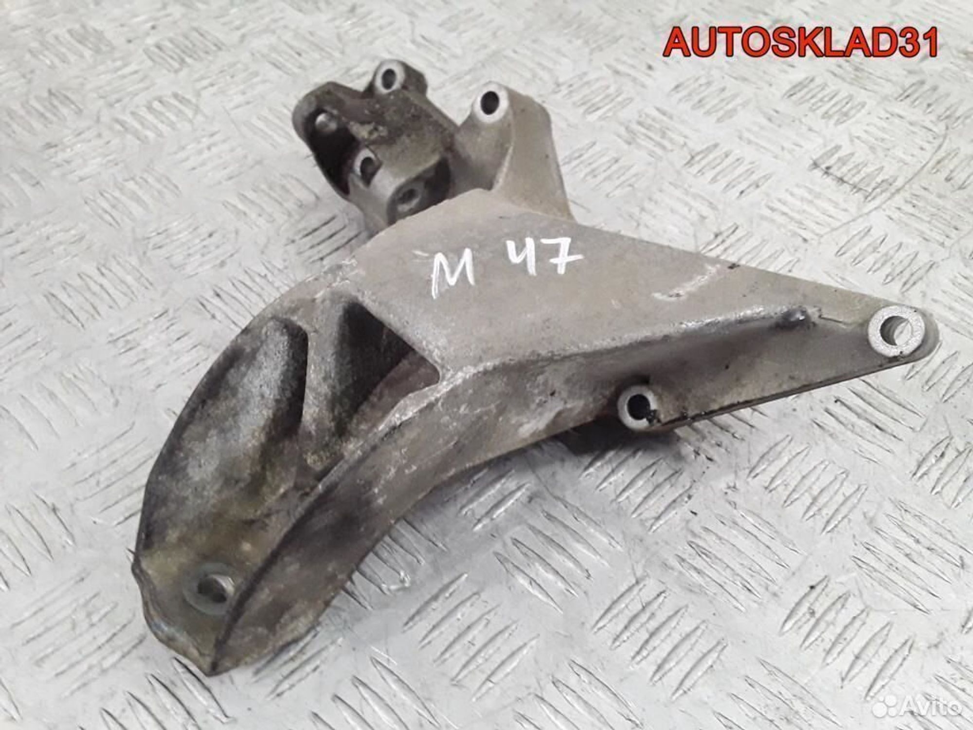 Кронштейн двигателя левый BMW E46 22116753225, 1200 рублей, Дубовое