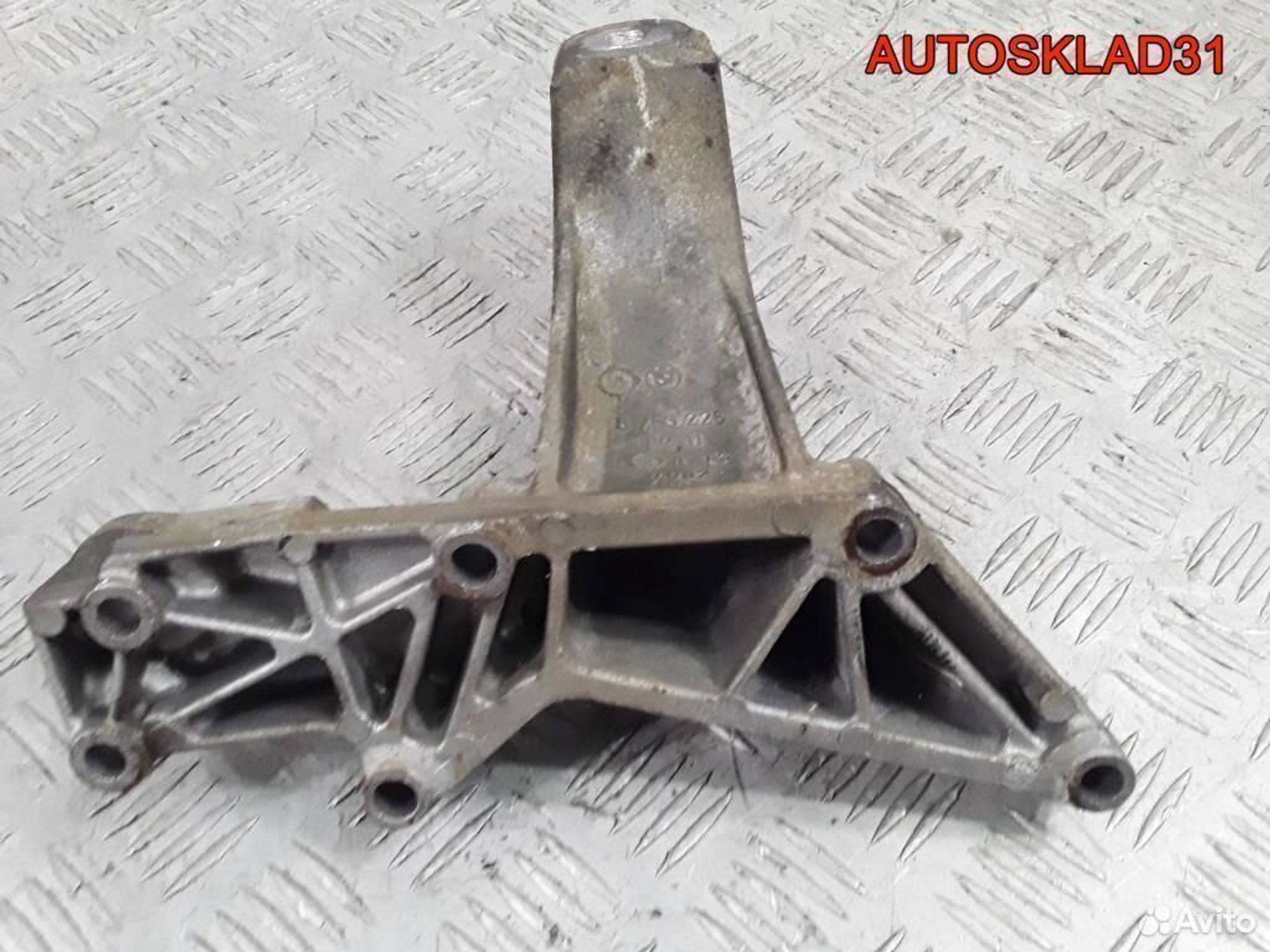 Кронштейн двигателя левый BMW E46 22116753225, 1200 рублей, Дубовое