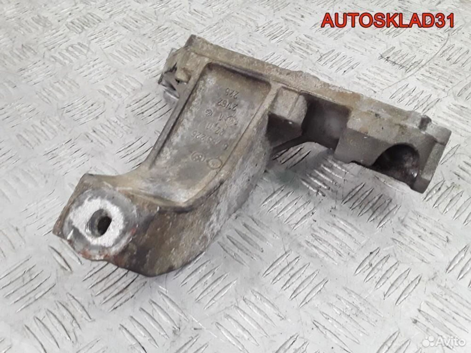 Кронштейн двигателя левый BMW E46 22116753225, 1200 рублей, Дубовое