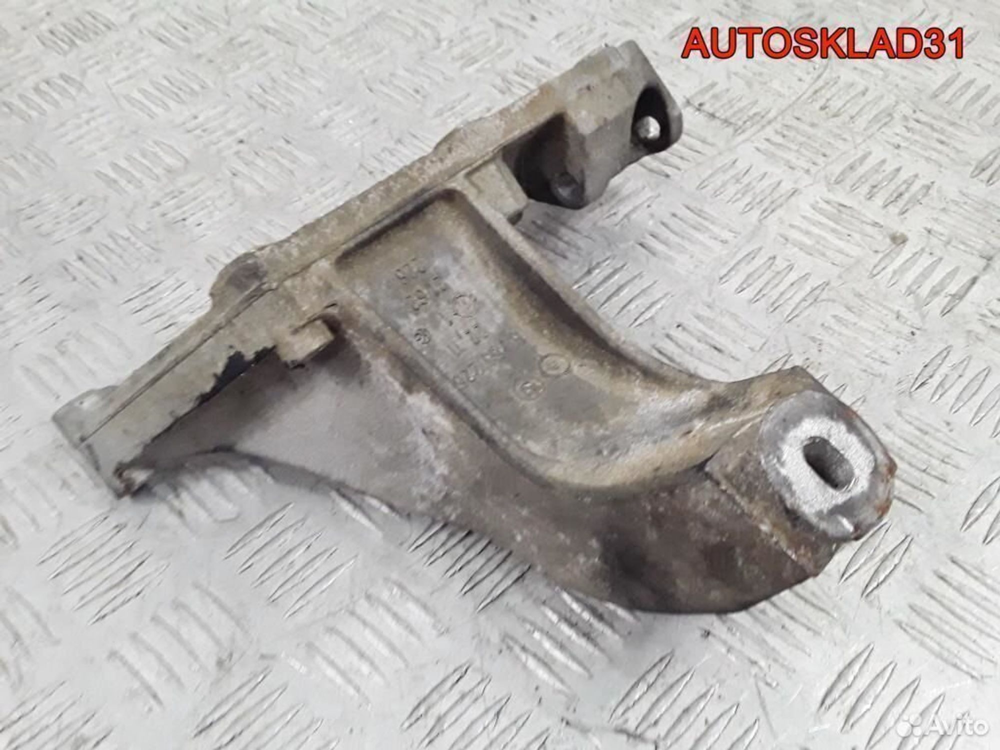 Кронштейн двигателя левый BMW E46 22116753225, 1200 рублей, Дубовое