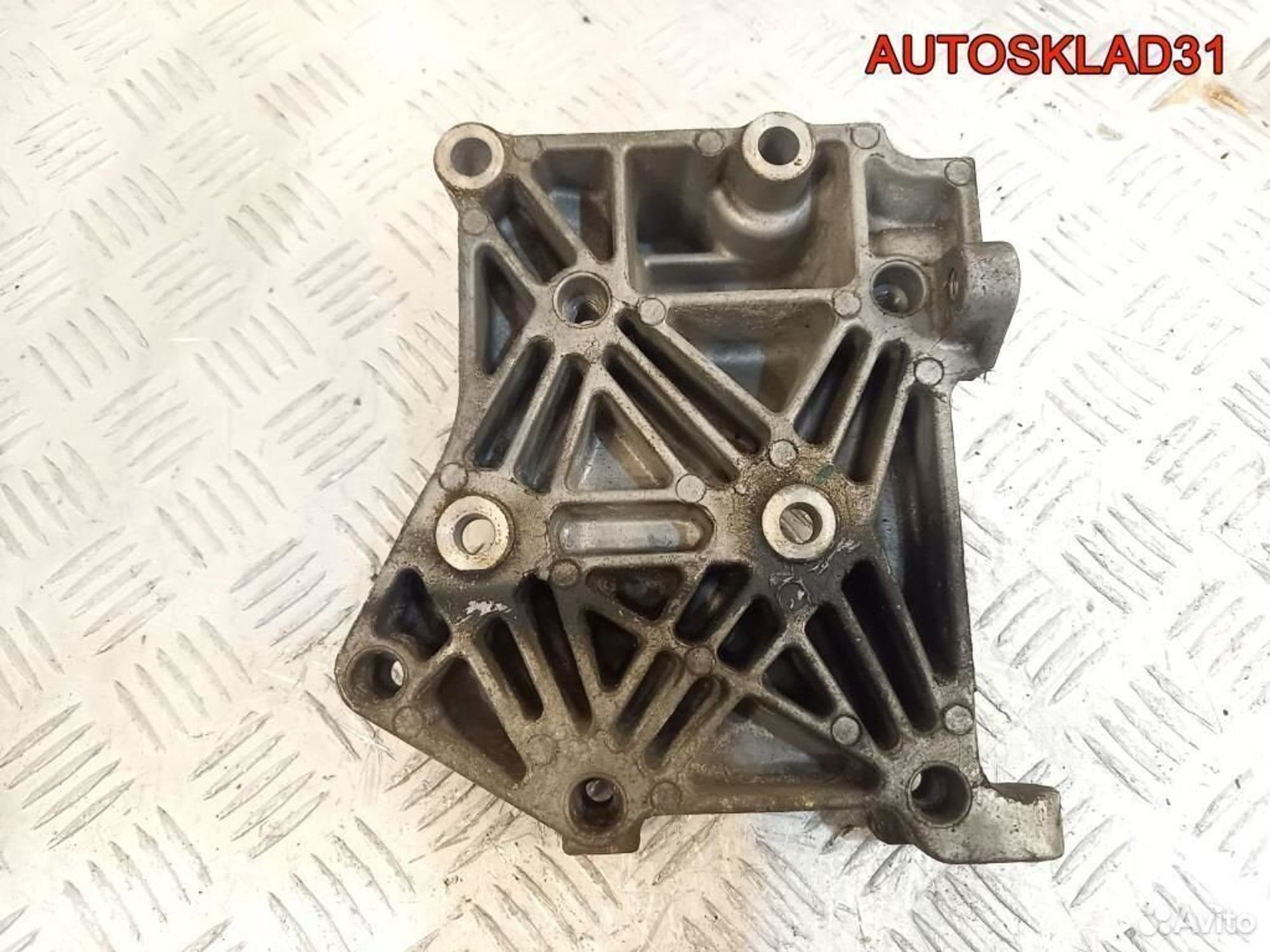 Кронштейн генератора Nissan Almera N16 11910BM700, 1200 рублей, Дубовое