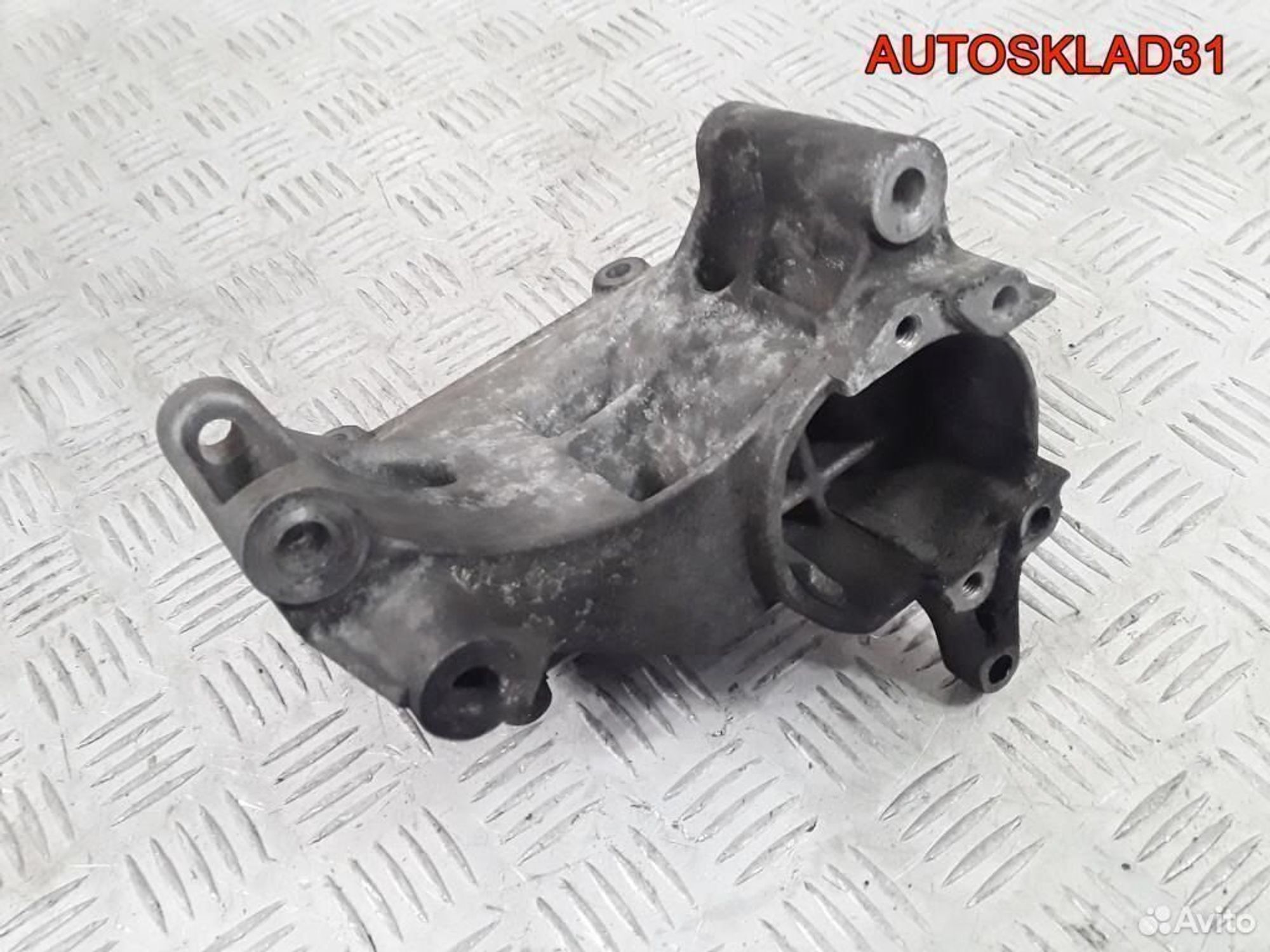 Кронштейн генератора m43б19 BMW E46 12311247646, 1100 рублей, Дубовое