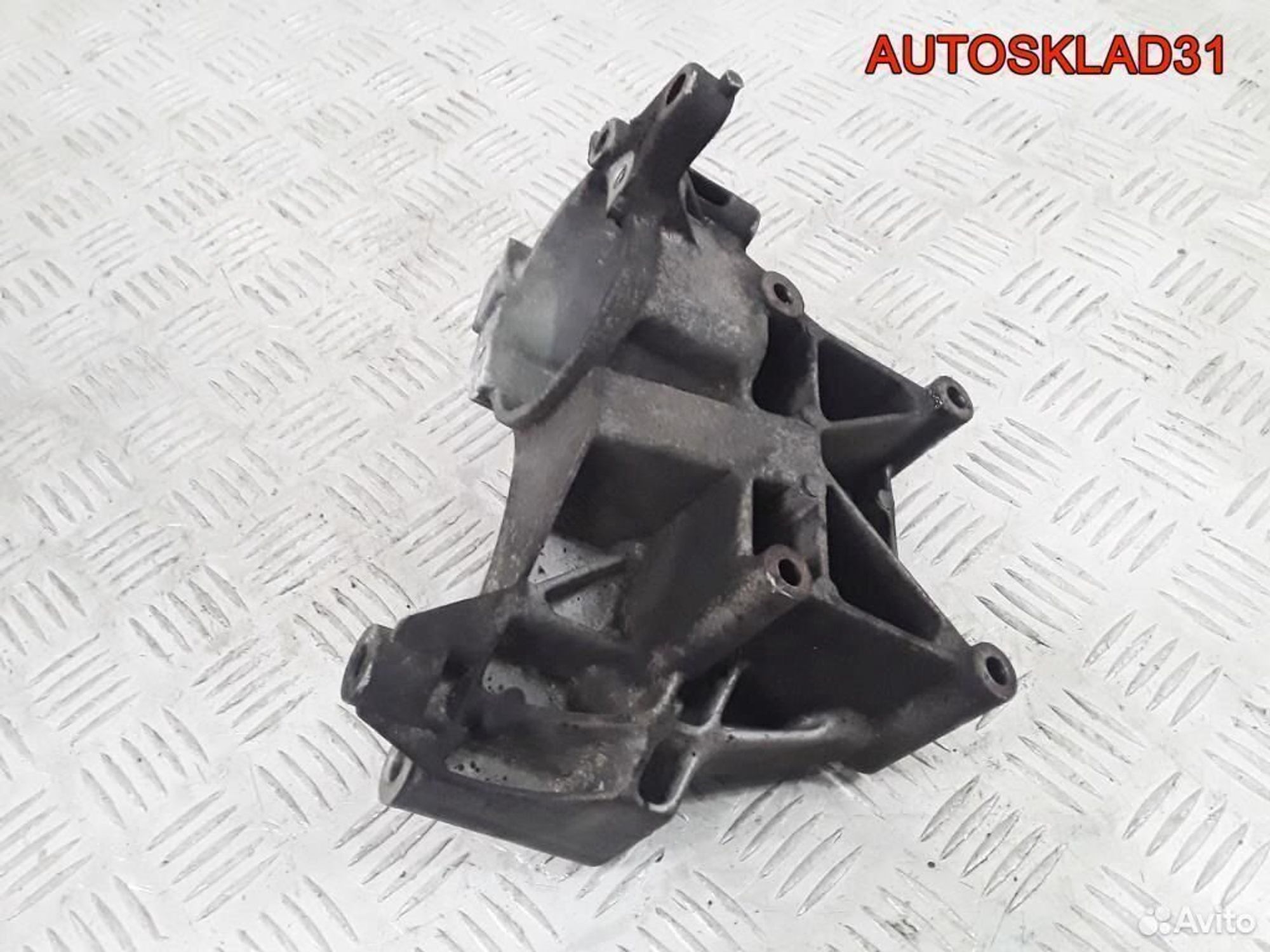 Кронштейн генератора m43б19 BMW E46 12311247646, 1100 рублей, Дубовое