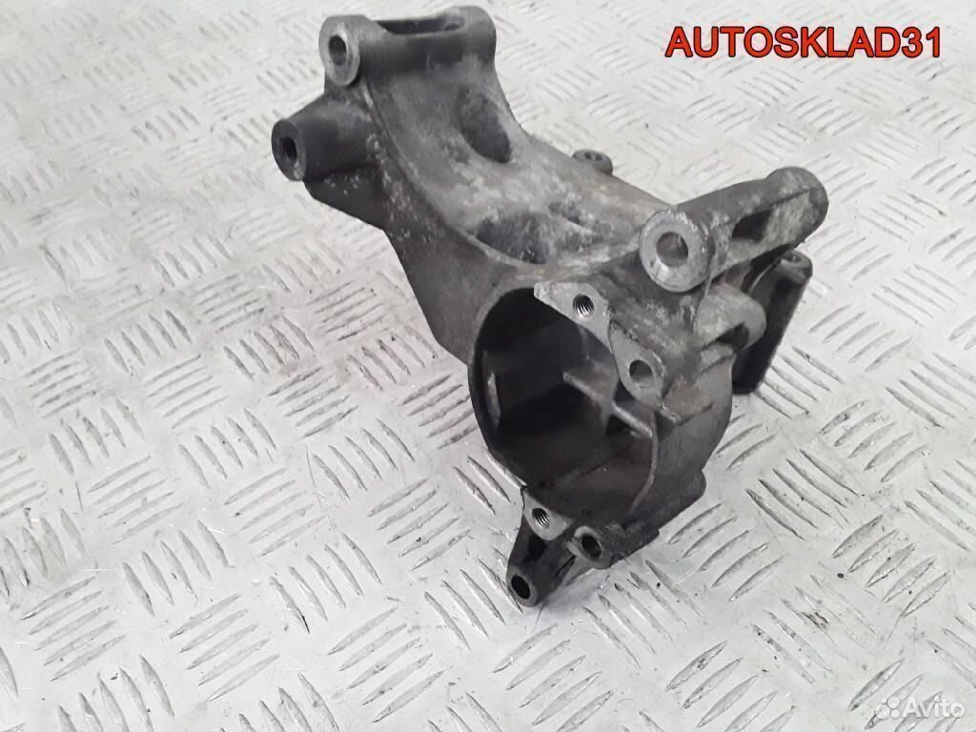 Кронштейн генератора m43б19 BMW E46 12311247646, 1100 рублей, Дубовое