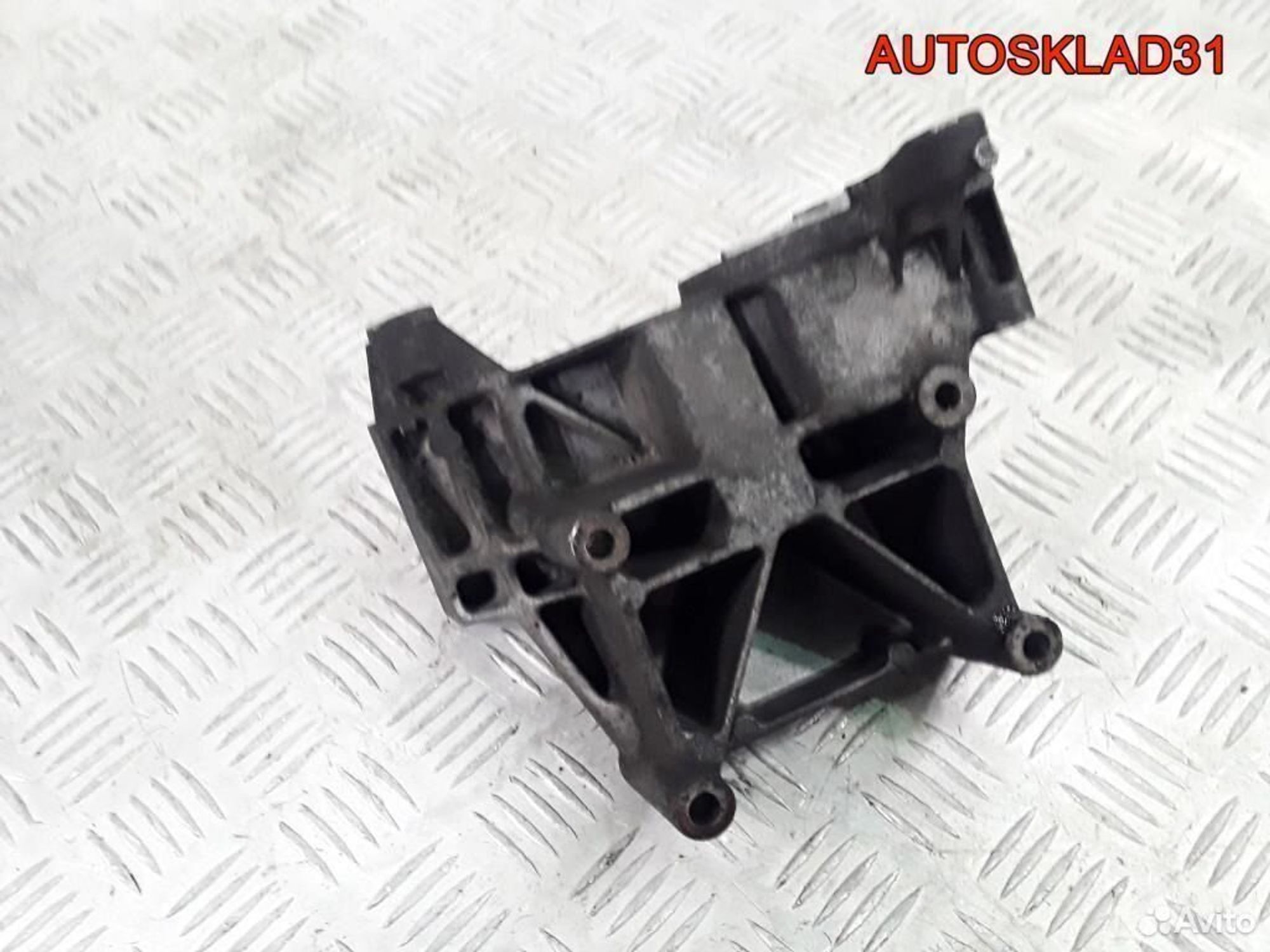 Кронштейн генератора m43б19 BMW E46 12311247646, 1100 рублей, Дубовое