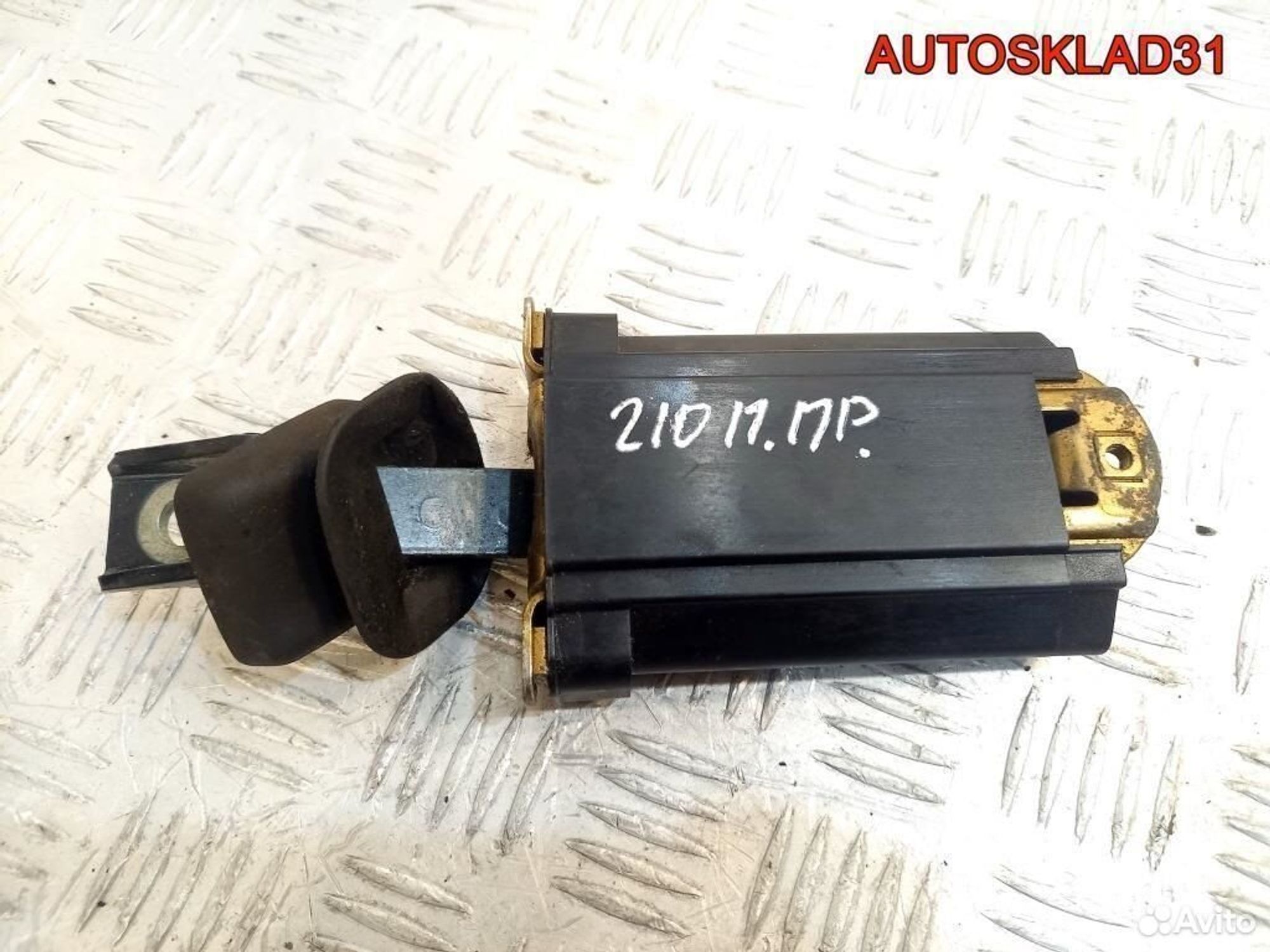 Ограничитель двери передний правой Mercedes W210, 1100 рублей, Дубовое