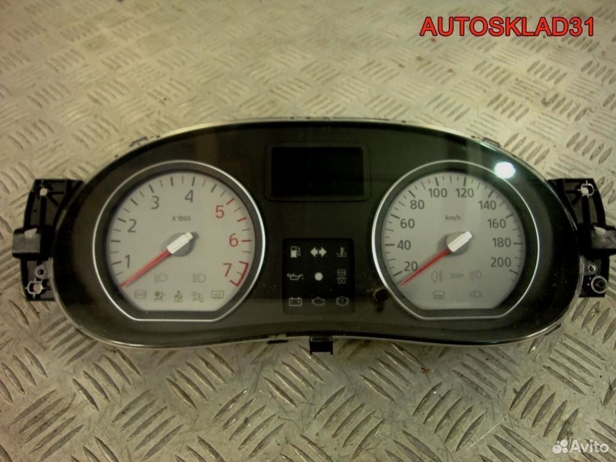 Приборная панель Renault Sandero K9K 248100568R, 3600 рублей, Дубовое