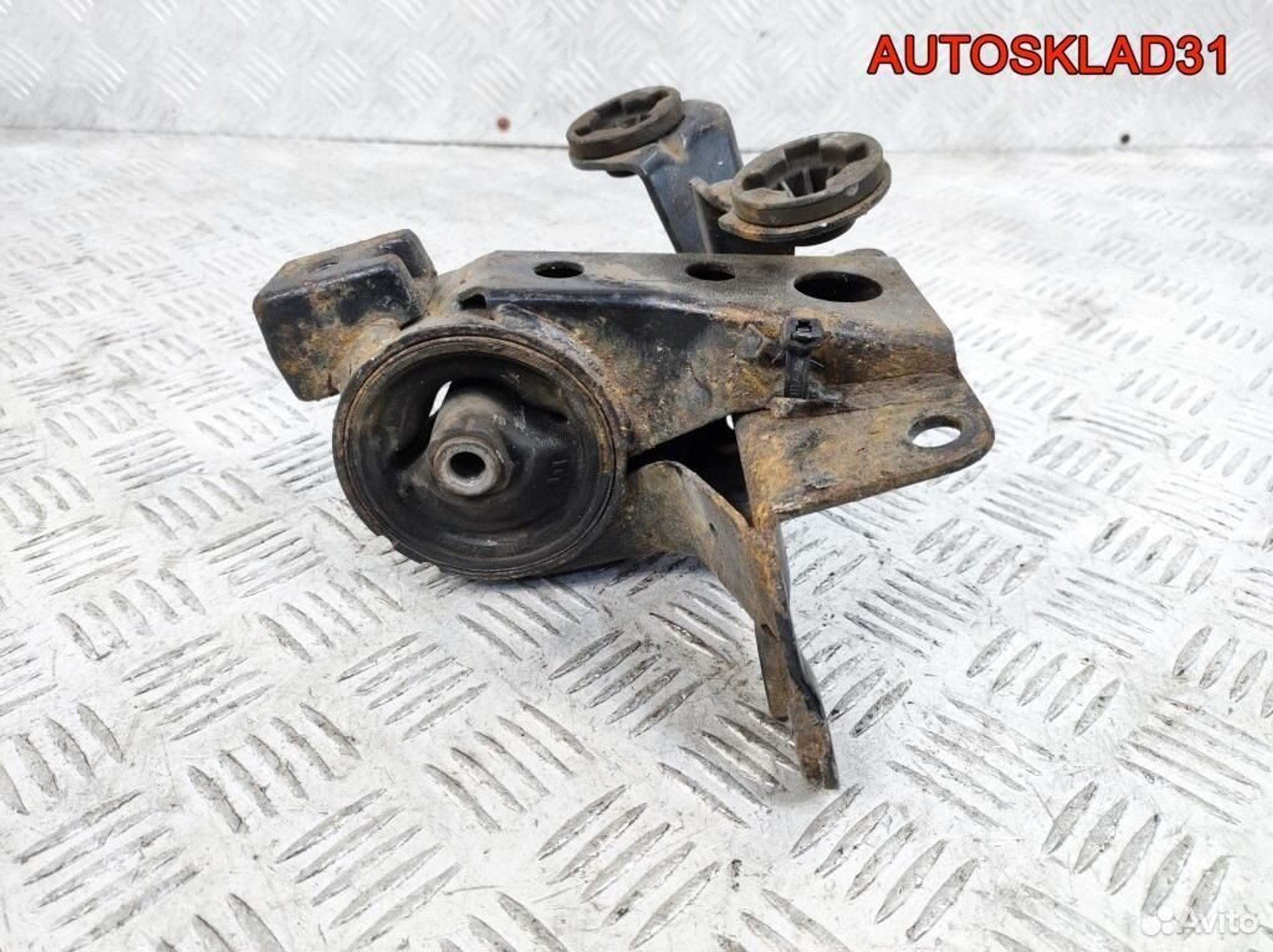 Кронштейн Nissan Primera P12E 11221AE000, 2600 рублей, Дубовое