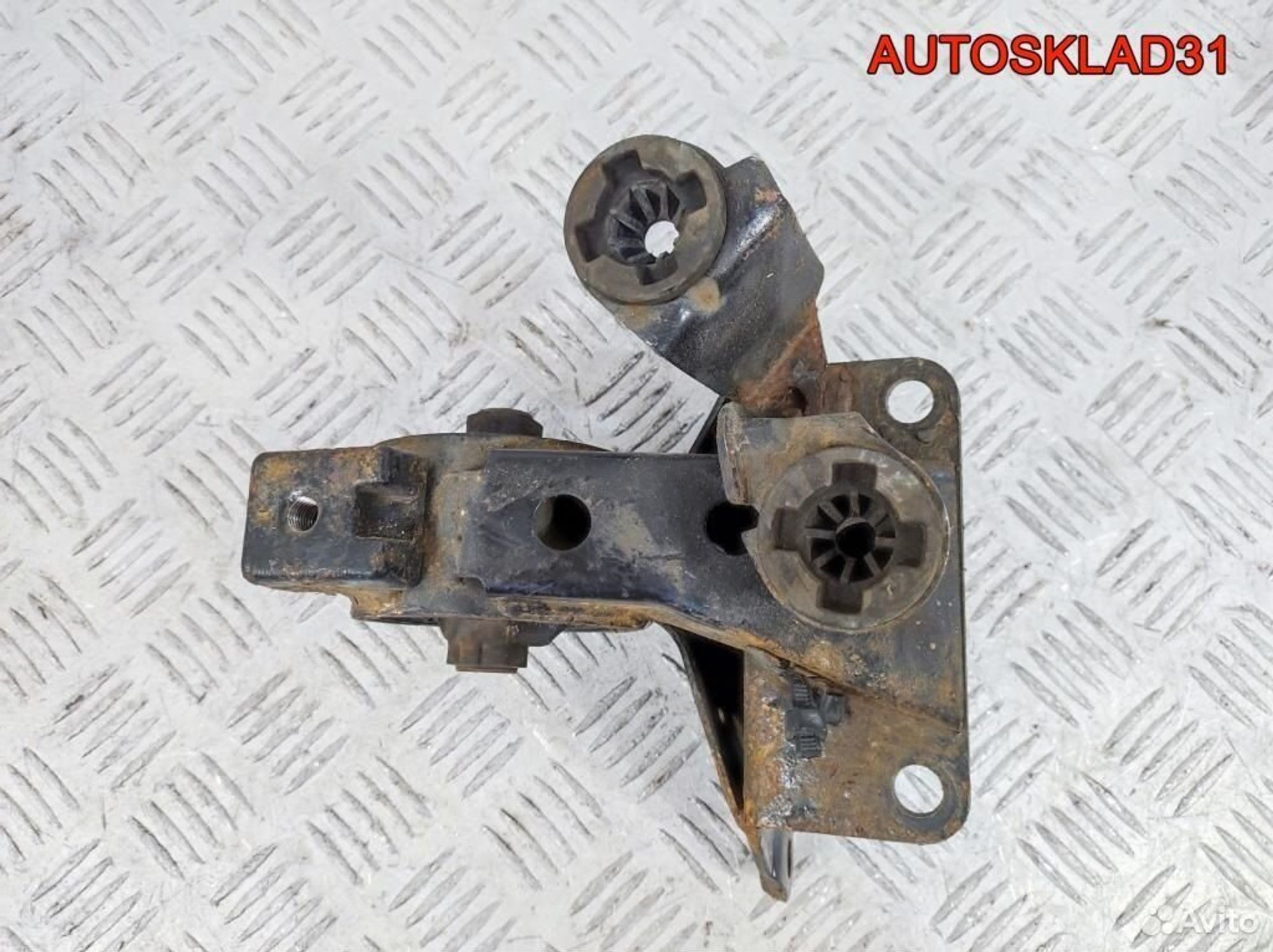 Кронштейн Nissan Primera P12E 11221AE000, 2600 рублей, Дубовое