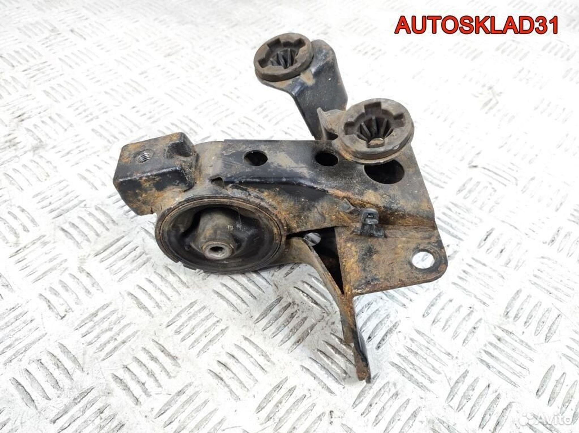 Кронштейн Nissan Primera P12E 11221AE000, 2600 рублей, Дубовое