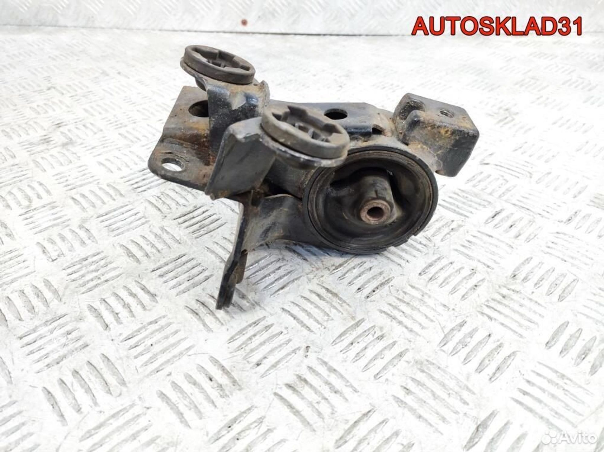 Кронштейн Nissan Primera P12E 11221AE000, 2600 рублей, Дубовое