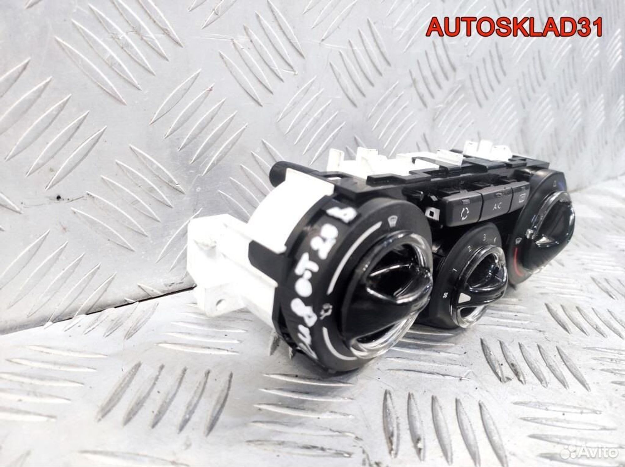 Блок управления климата Peugeot 208 96722483ZD, 3200 рублей, Дубовое