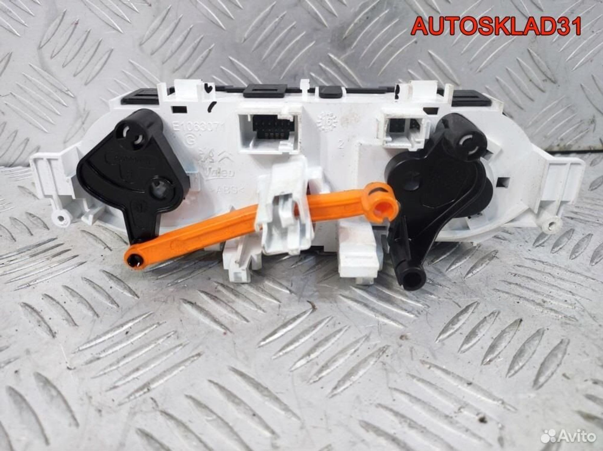 Блок управления климата Peugeot 208 96722483ZD, 3200 рублей, Дубовое