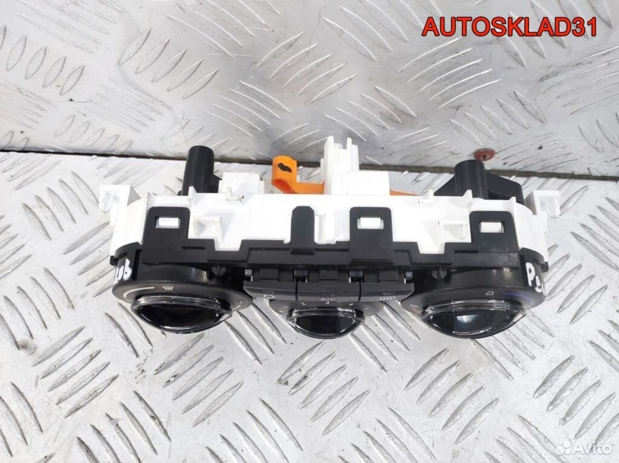 Блок управления климата Peugeot 208 96722483ZD, 3200 рублей, Дубовое
