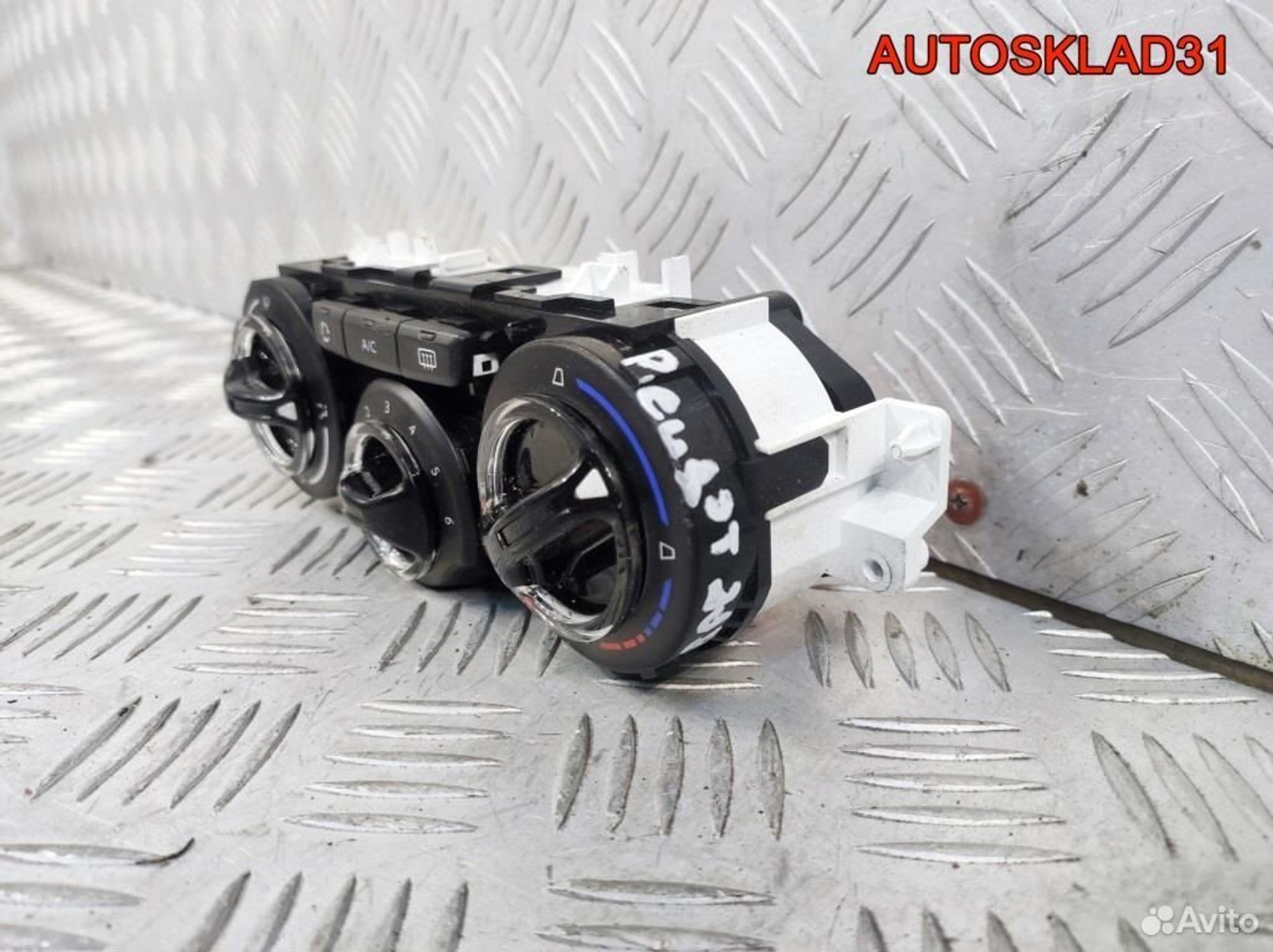 Блок управления климата Peugeot 208 96722483ZD, 3200 рублей, Дубовое