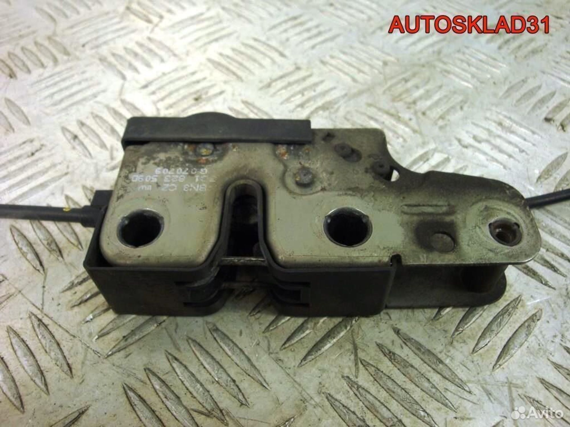 Замок капота Volkswagen Passat B6 3C1823509D, 1700 рублей, Дубовое