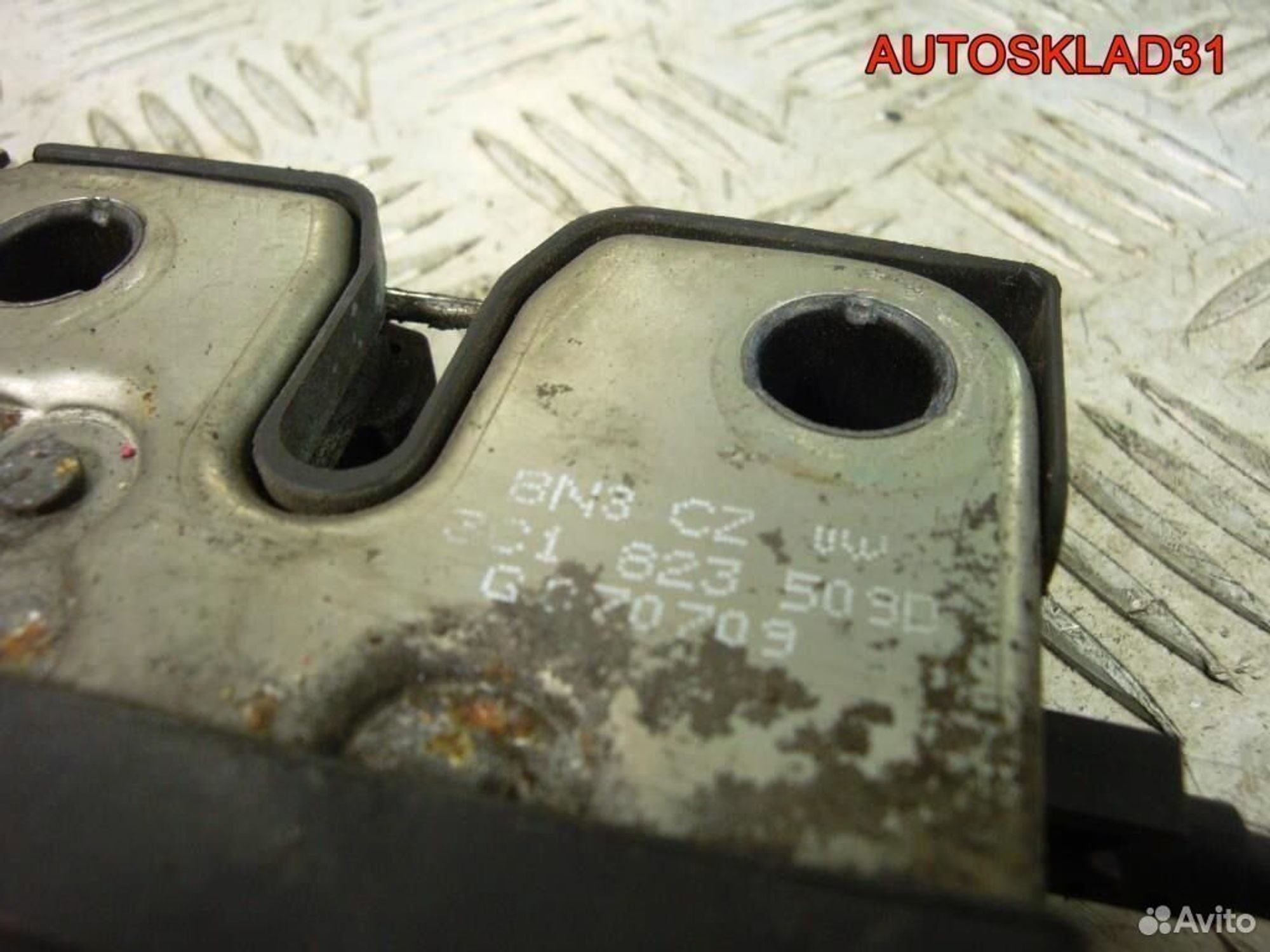 Замок капота Volkswagen Passat B6 3C1823509D, 1700 рублей, Дубовое